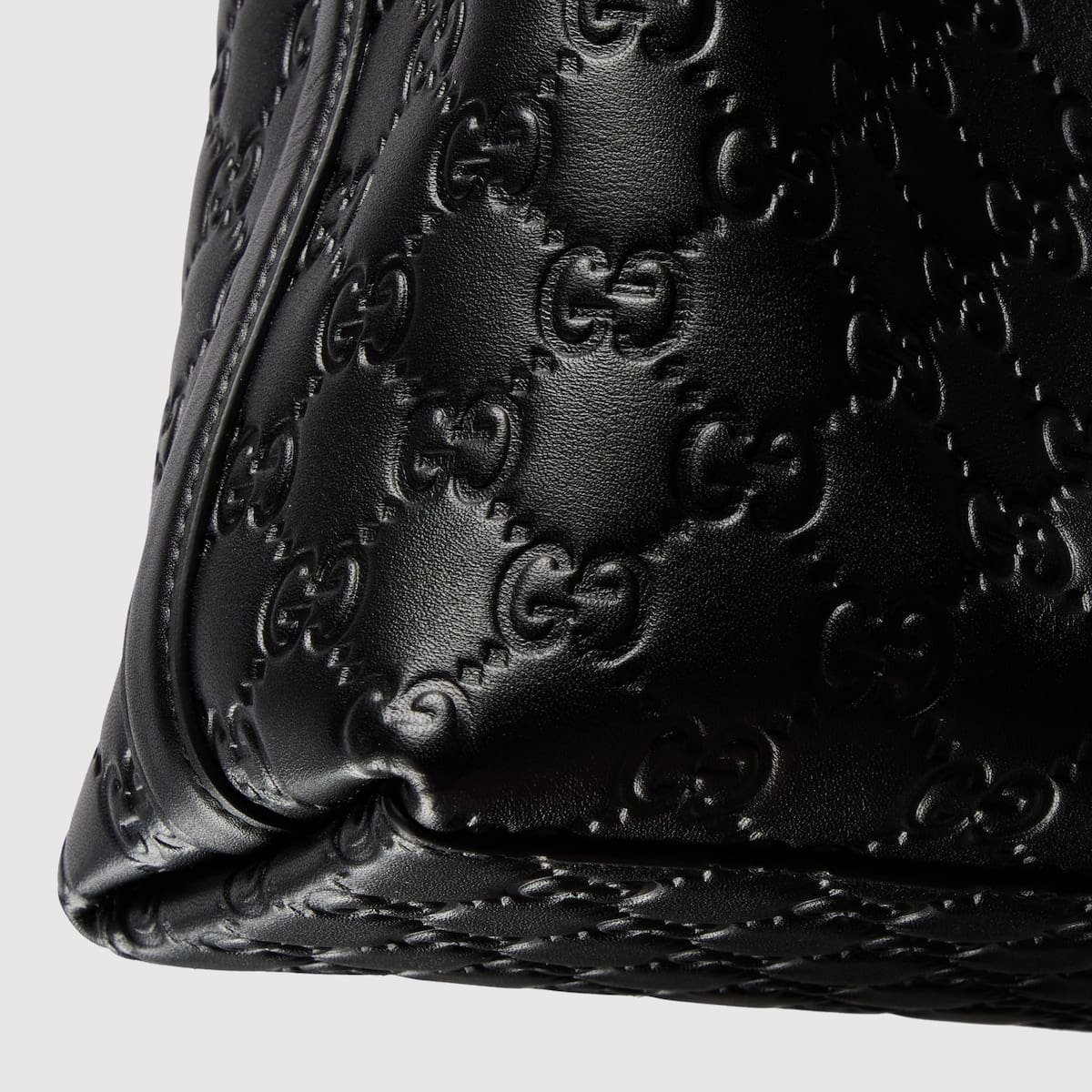 Gvc*1 Emblem small bucket bag