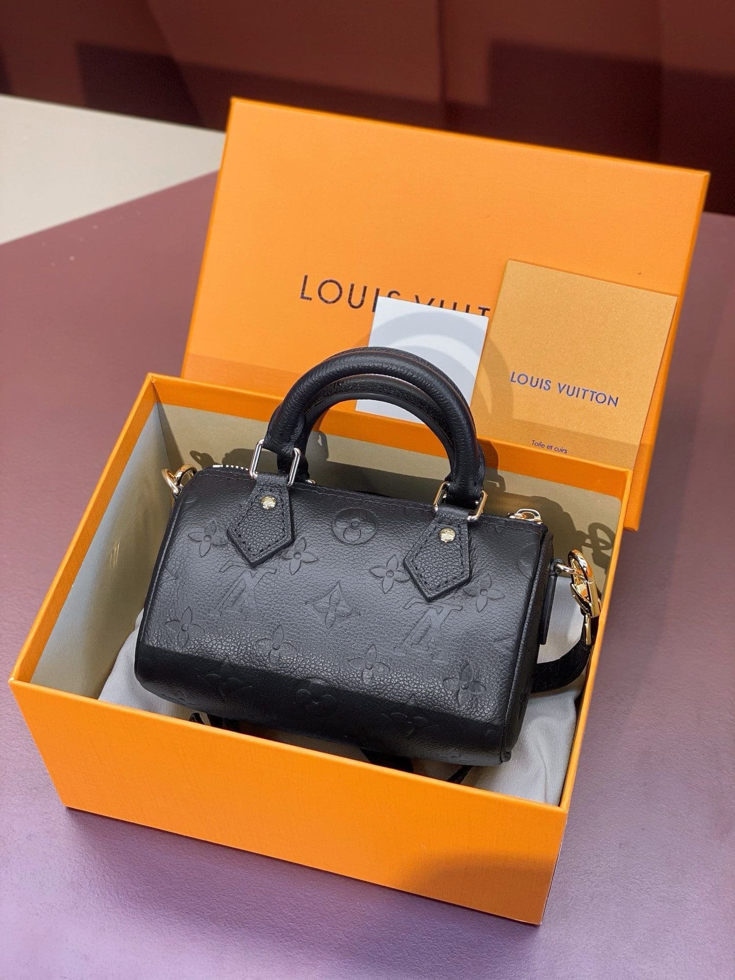 L0vis Vvtt0n M82450 NANO SPEEDY BAG