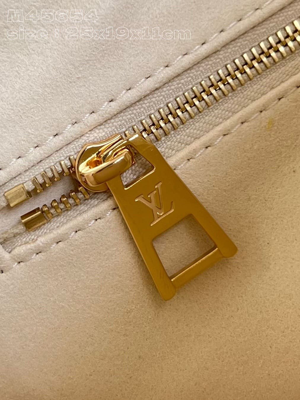 L0vis Vvtt0n White Empreinte Onthego PM M45654