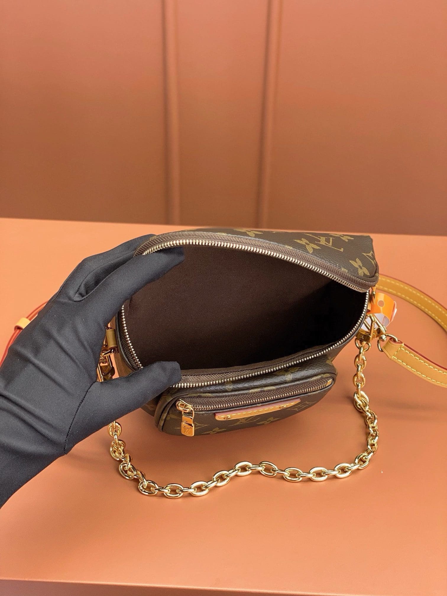 L0vis Vvtt0n Mini Bumbag M82335