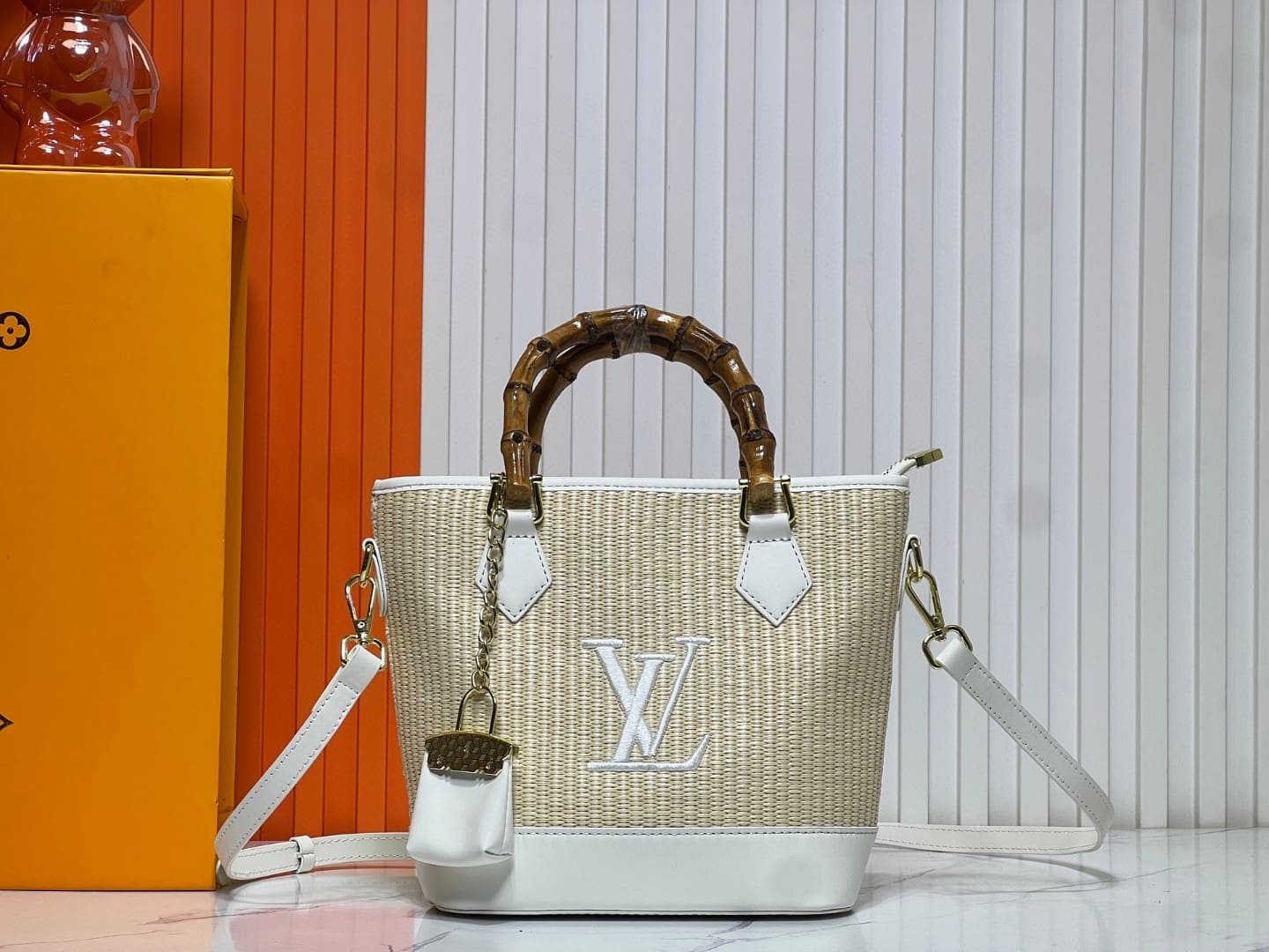 L0vis Vvtt0n Raffia Petit Bucket Tote