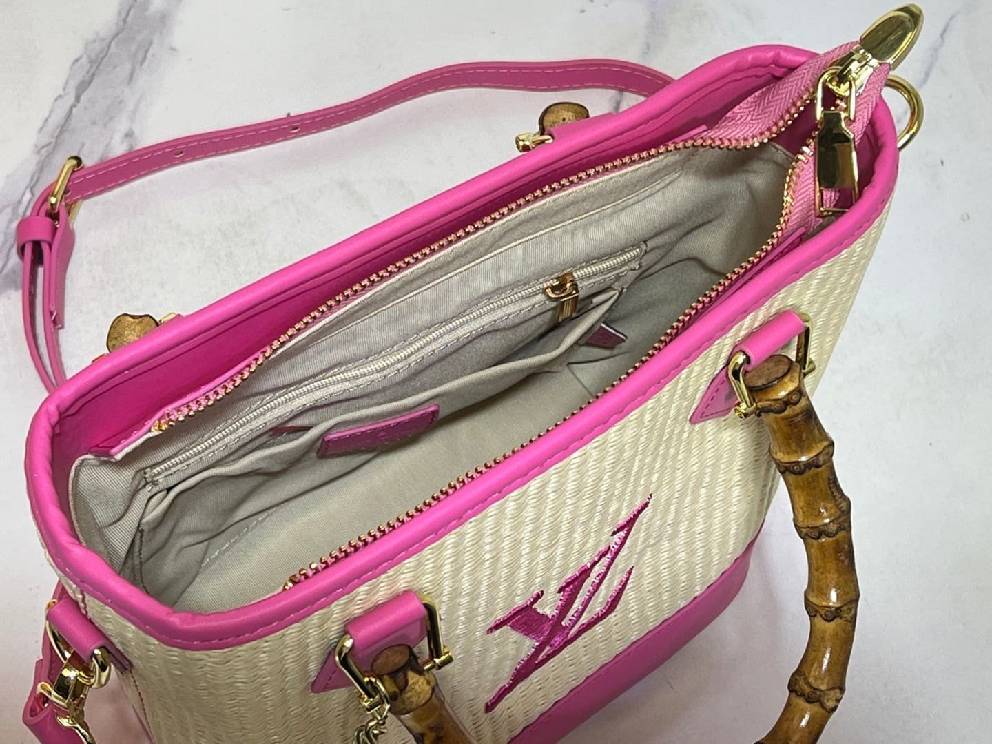 L0vis Vvtt0n Raffia Petit Bucket Tote