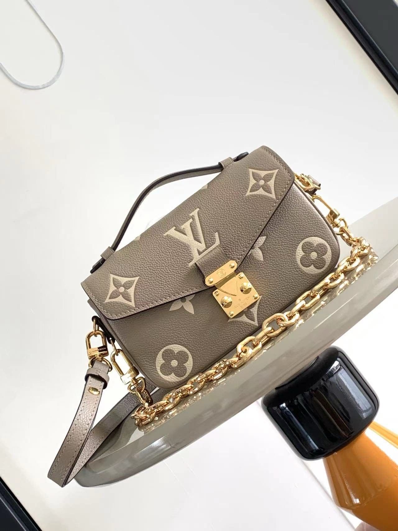 L0vis Vvtt0n M23081 Pochette Métis East West