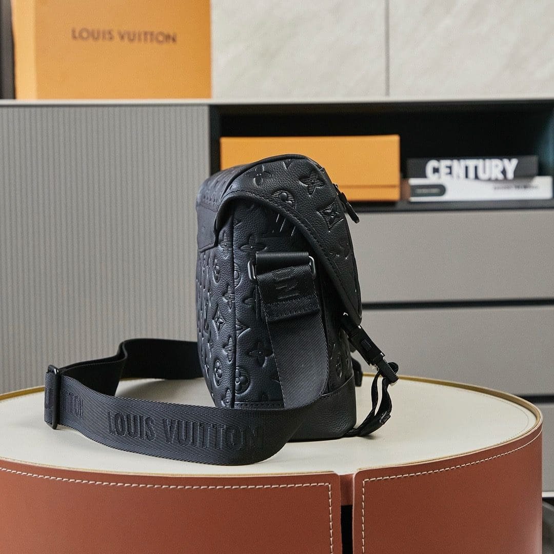 L0vis Vvtt0n M25121 Messenger Voyager PM