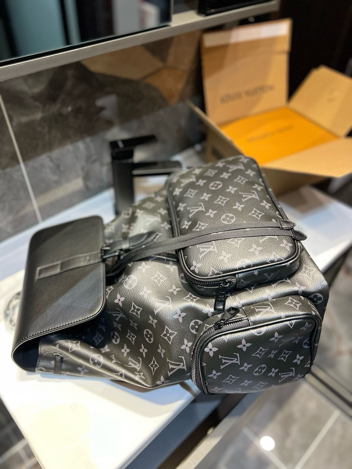 L0vis Vvtt0n Backpack