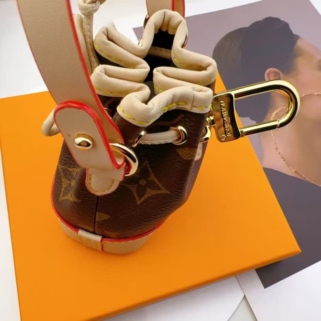 L0vis Vvtt0n M00818 Micro Noé Bag Charm
