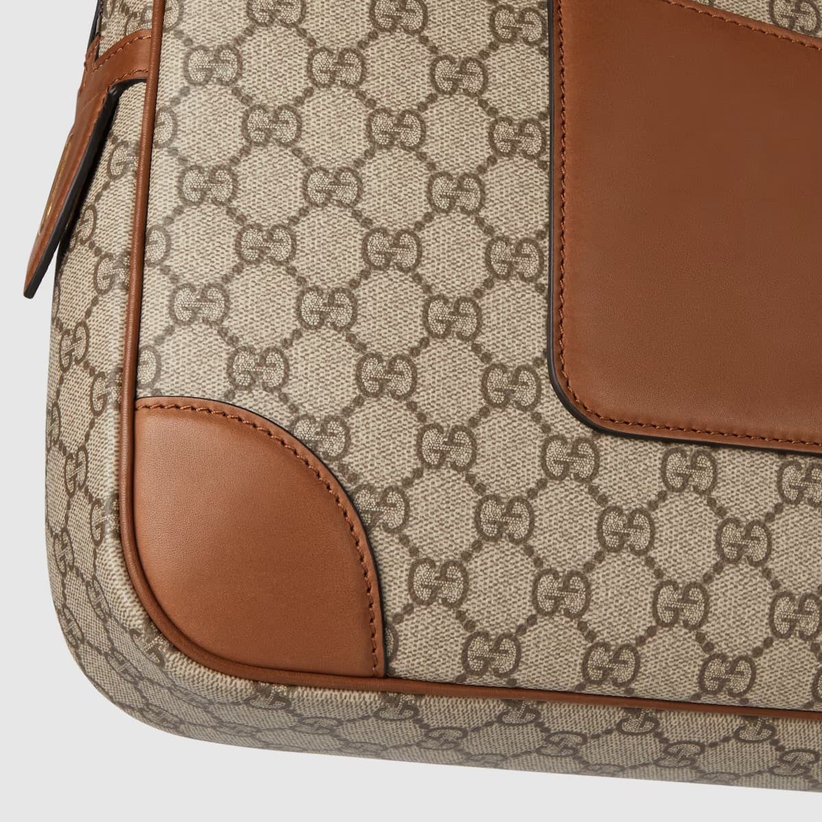 Gvc*1 EMBLEM MEDIUM BRIEFCASE