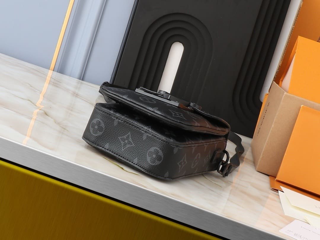 L0vis Vvtt0n M82252 S-Lock Vertical Wearable Wallet