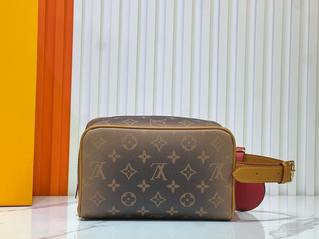 L0vis Vvtt0n M11765 Locker Dopp Kit