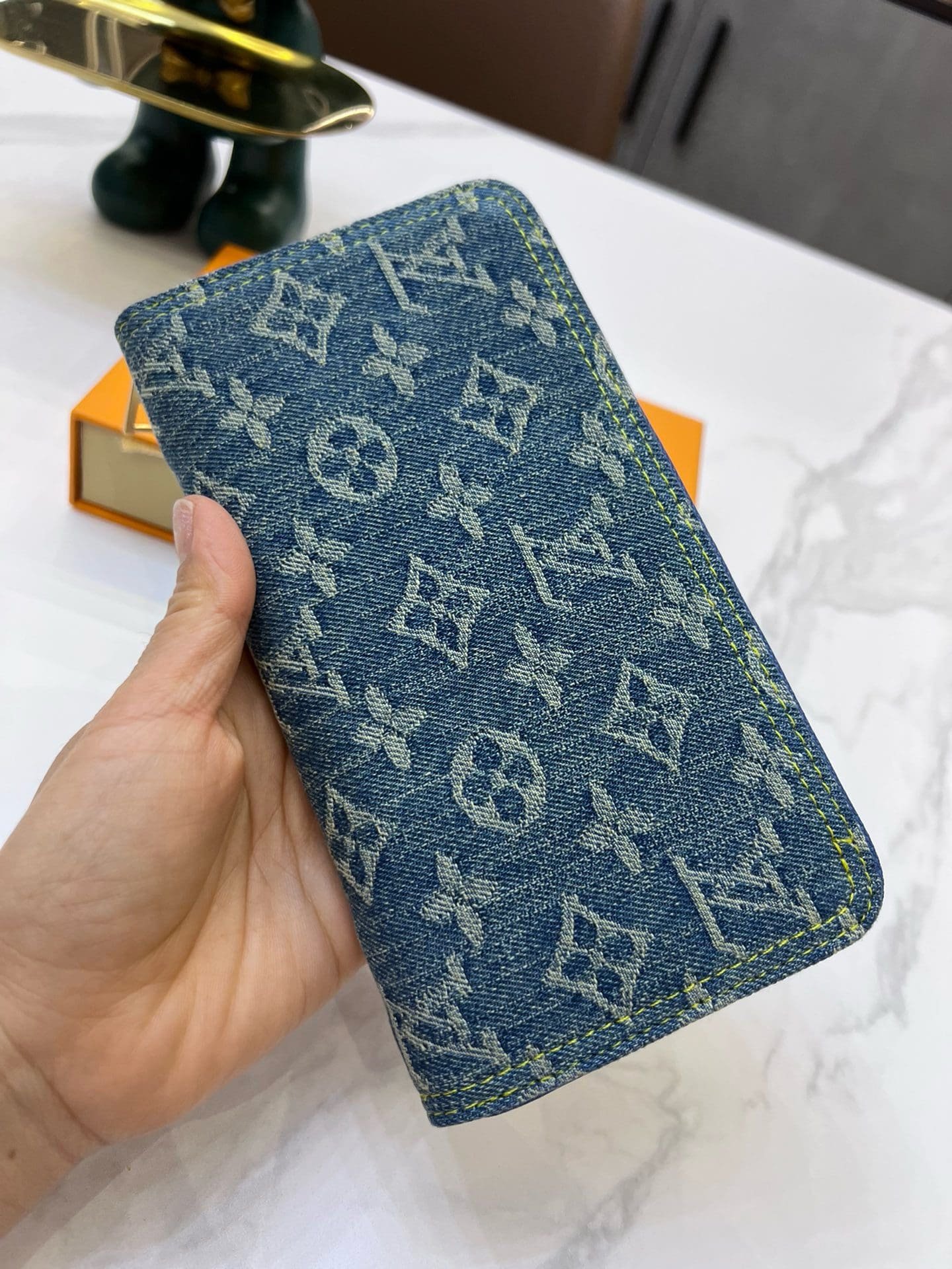 L0vis Vvtt0n M82958  Zippy Wallet