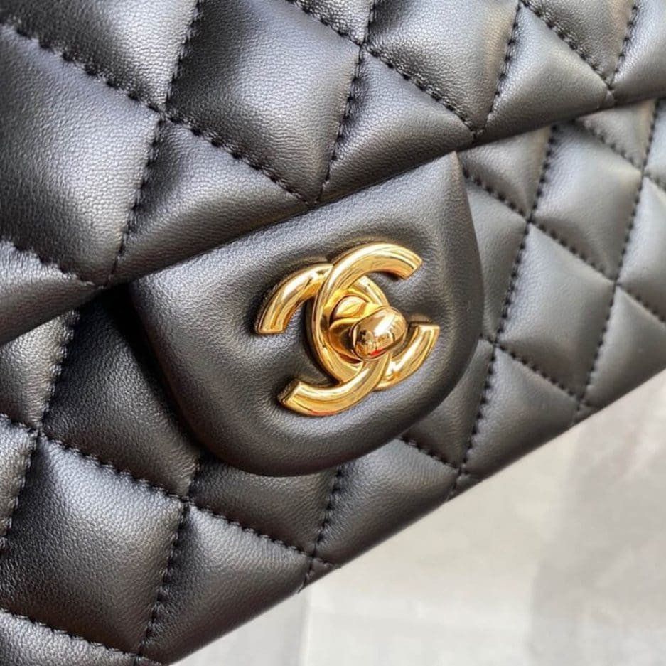 Ch**el CLASSIC HANDBAG Lambskin & Gold Metal