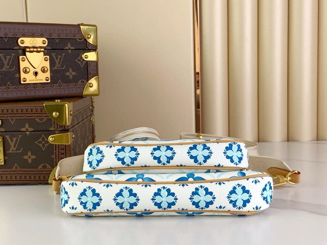 L0vis Vvtt0n M25374 LV By The Pool Multi Pochette Accessoires