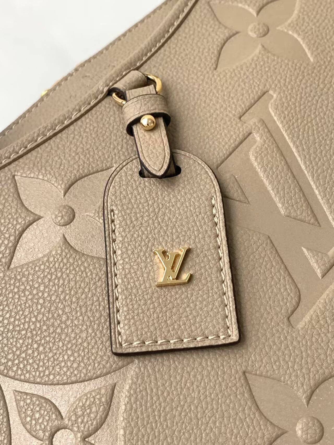 L0vis Vvtt0n TRIANON medium handbag M46504