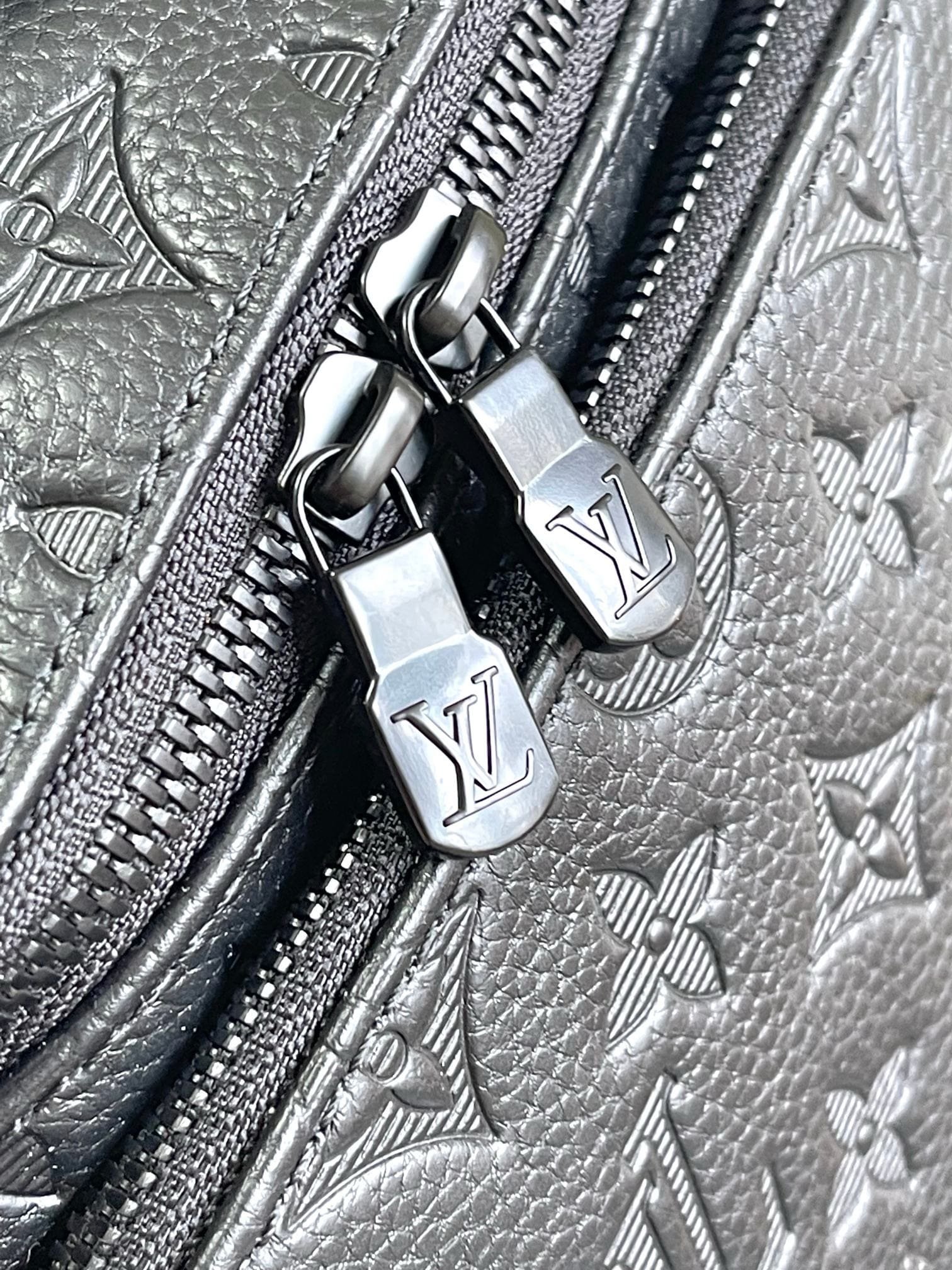 L0vis Vvtt0n M47058 Rush Bumbag