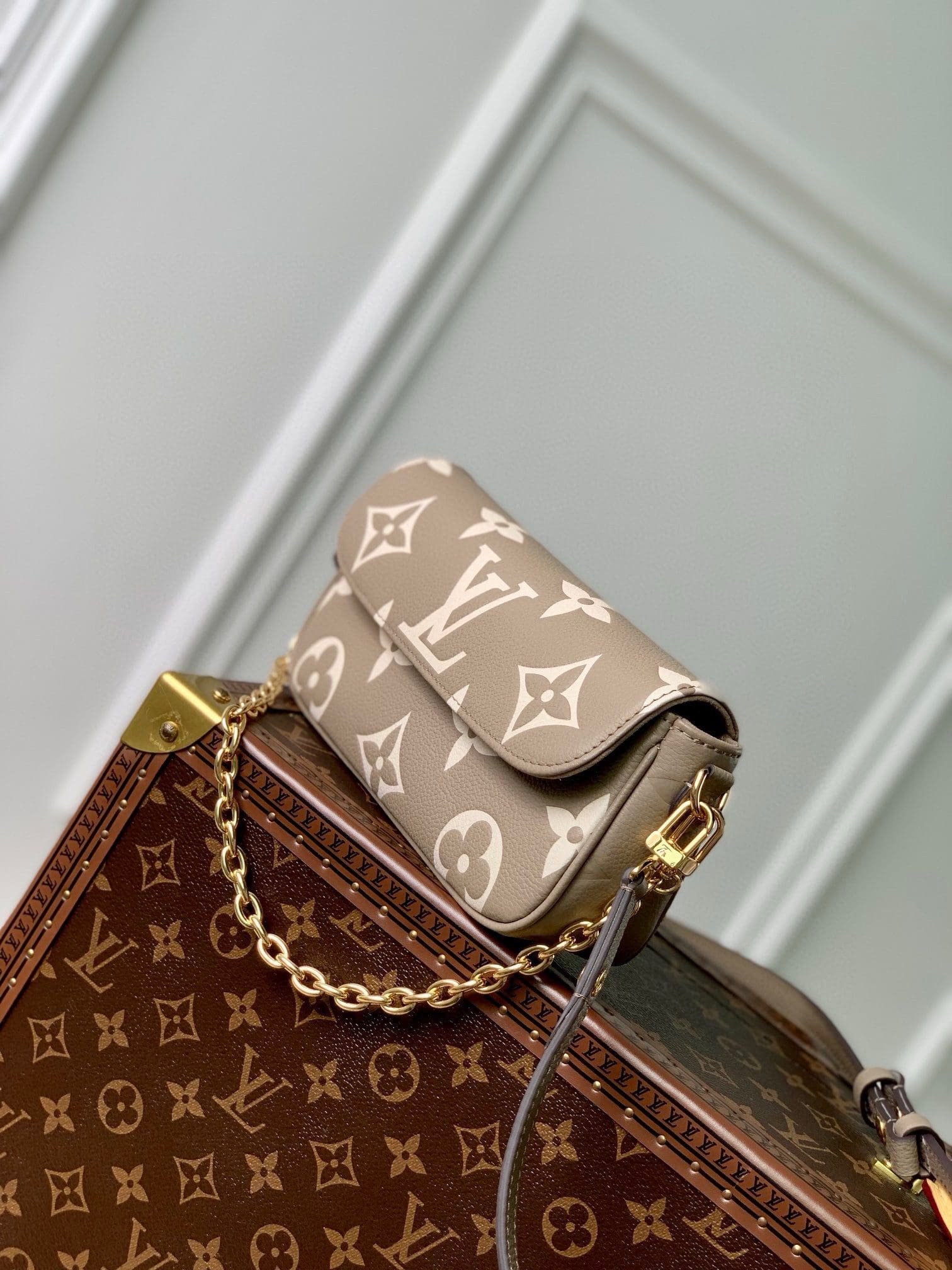 L0vis Vvtt0n M82211 Wallet On Chain Ivy