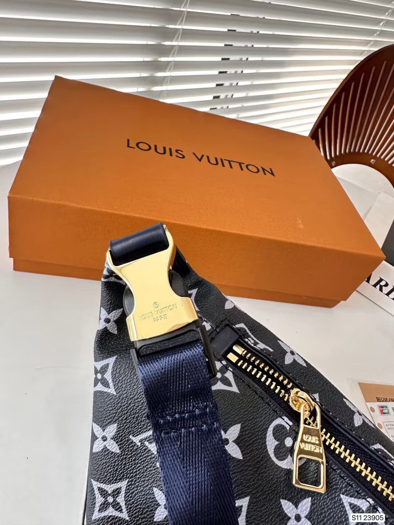 L0vis Vvtt0n Discovery Bumbag PM M23905