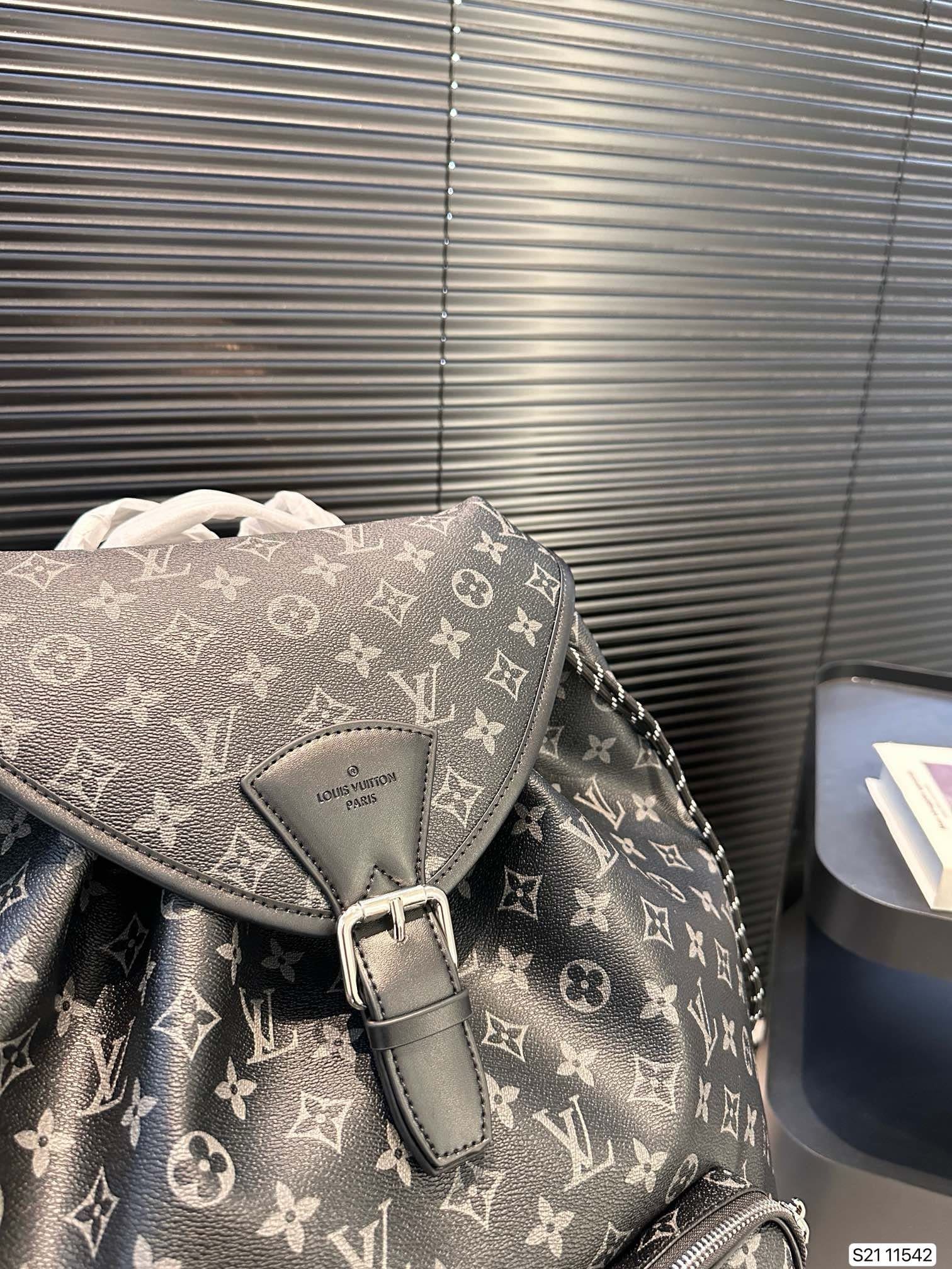L0vis Vvtt0n Backpack