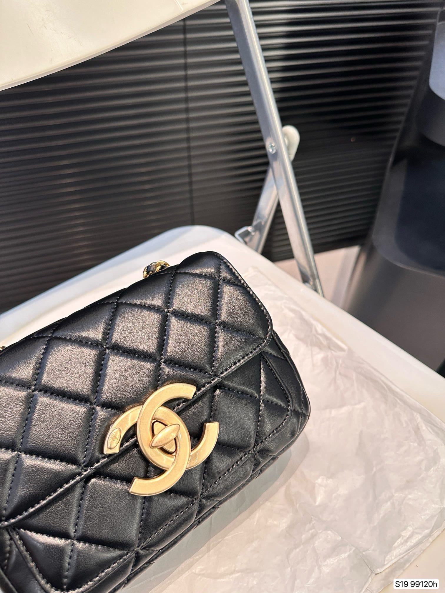 Ch**el chain bag