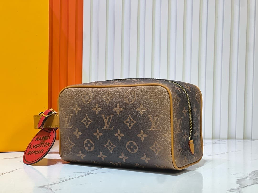 L0vis Vvtt0n M11765 Locker Dopp Kit