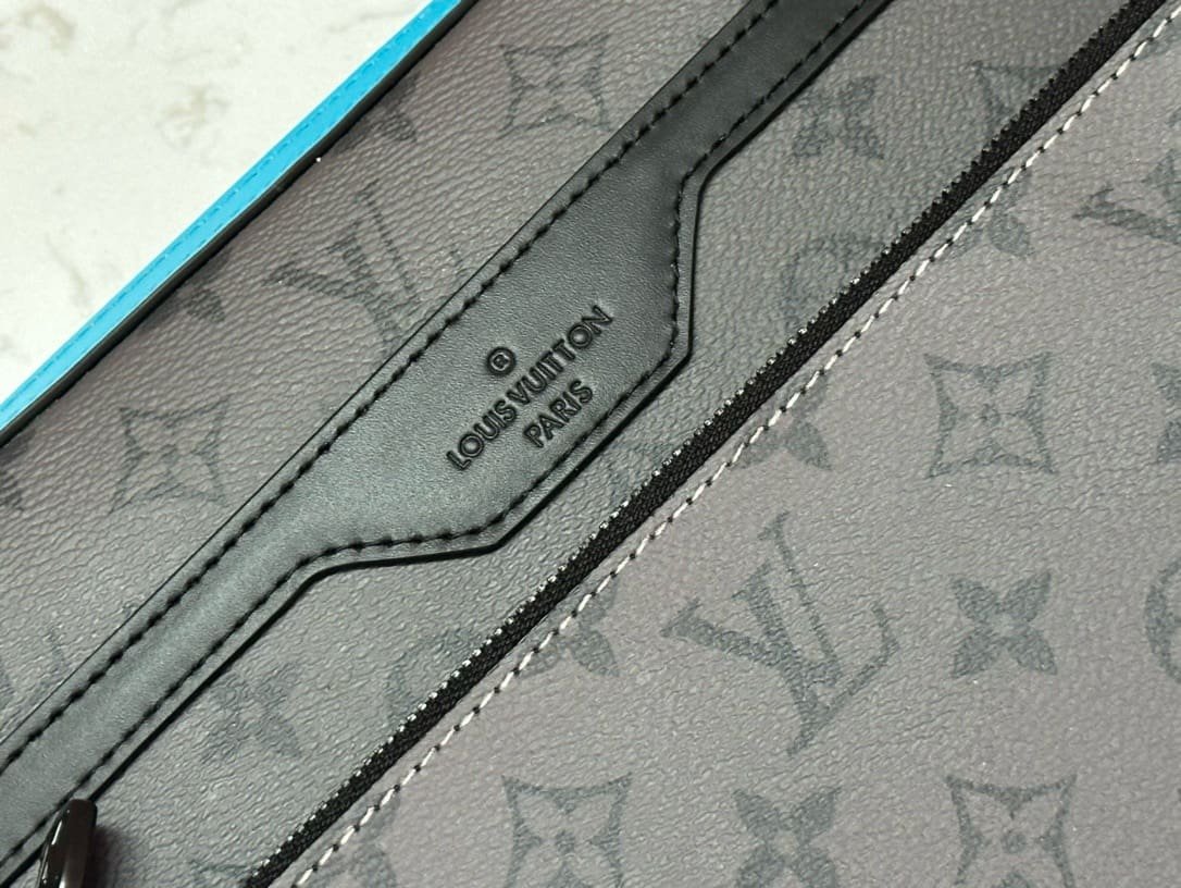 L0vis Vvtt0n M11648 Trio Messenger