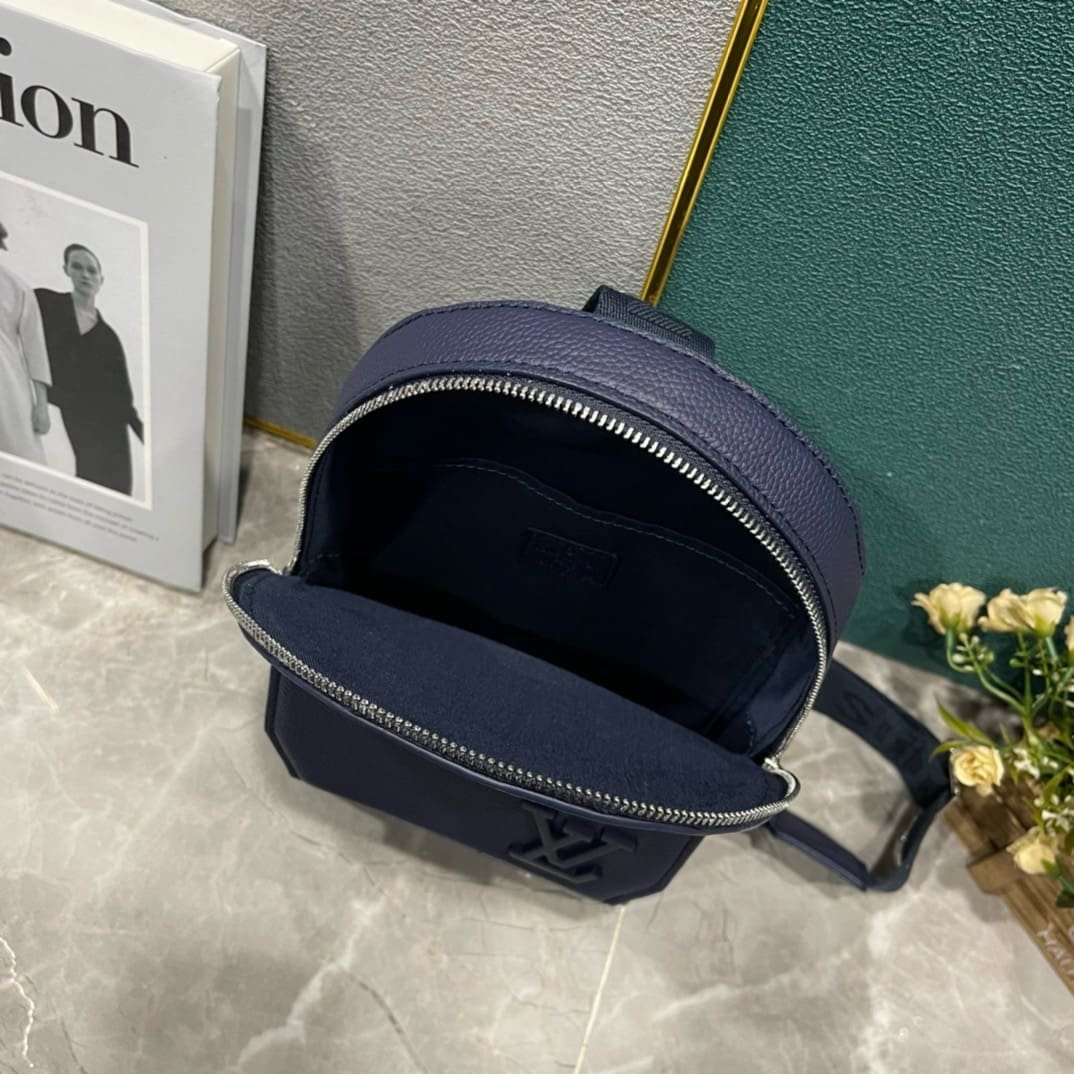 L0vis Vvtt0n M11601 Pilot Slingbag