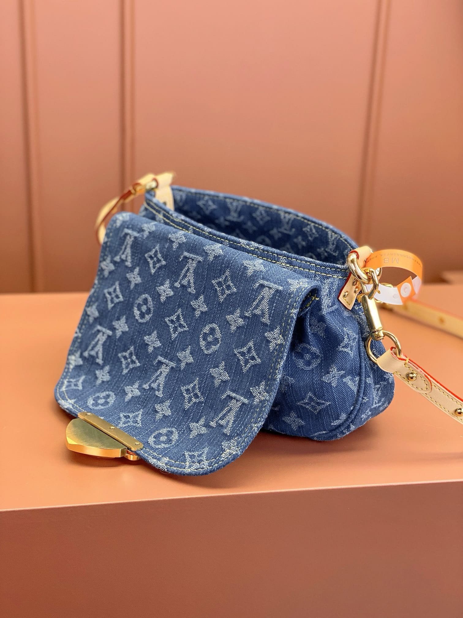 L0vis Vvtt0n M46829 Sunset