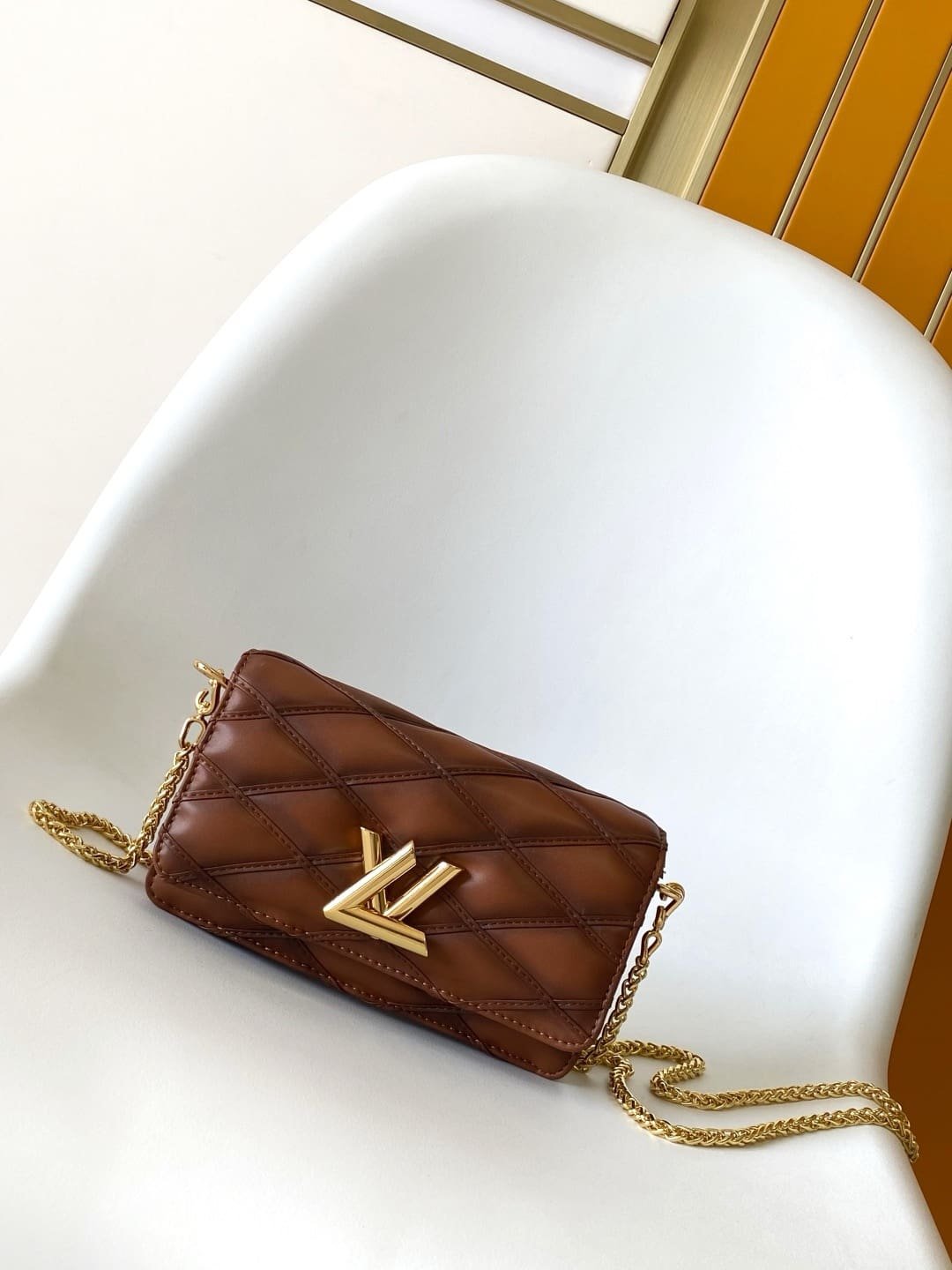 L0vis Vvtt0n M13841 Wallet On Chain GO-14