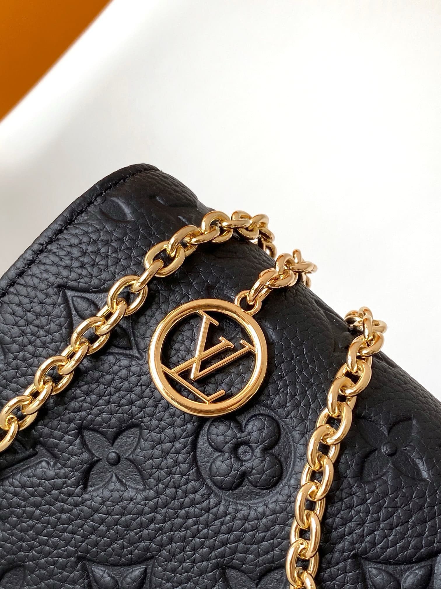 L0vis Vvtt0n M46919 Wallet On Chain Lily