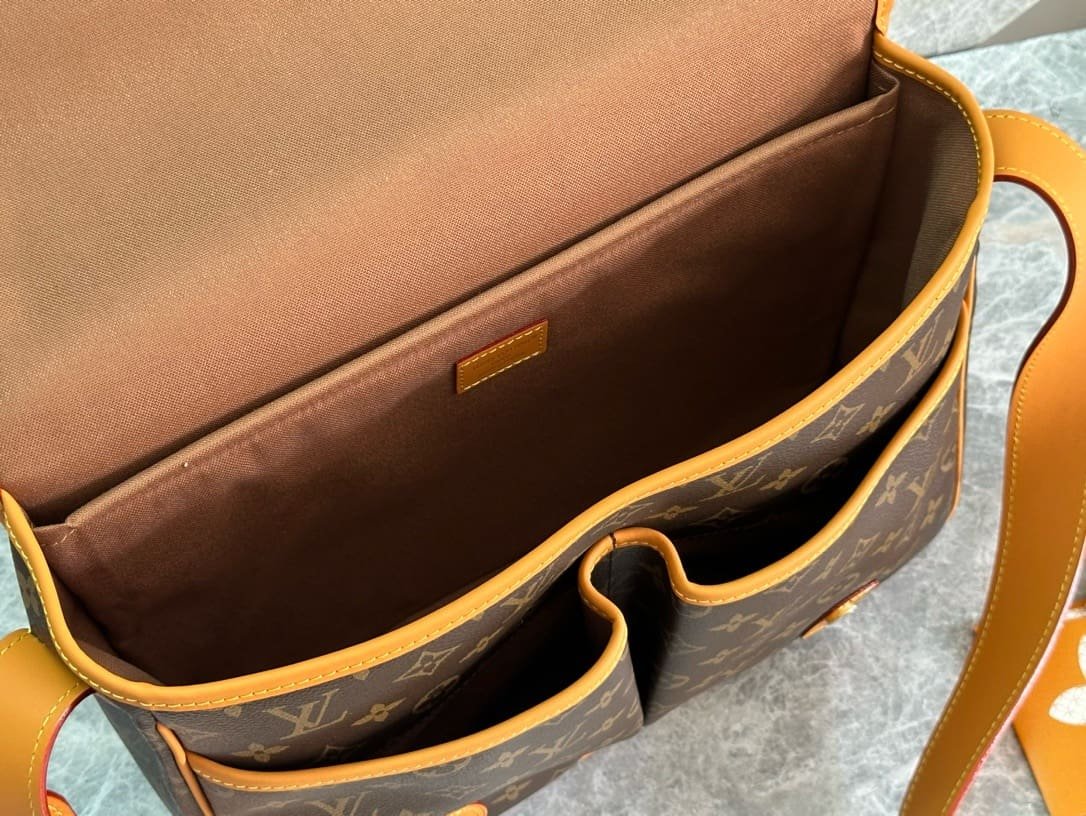 L0vis Vvtt0n M14723 Satchel Messenger