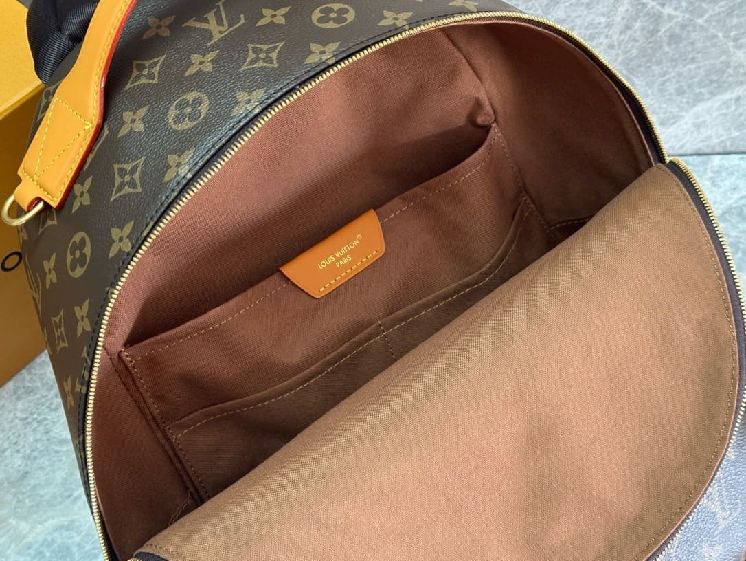 L0vis Vvtt0n M25979 Discovery Cargo Backpack
