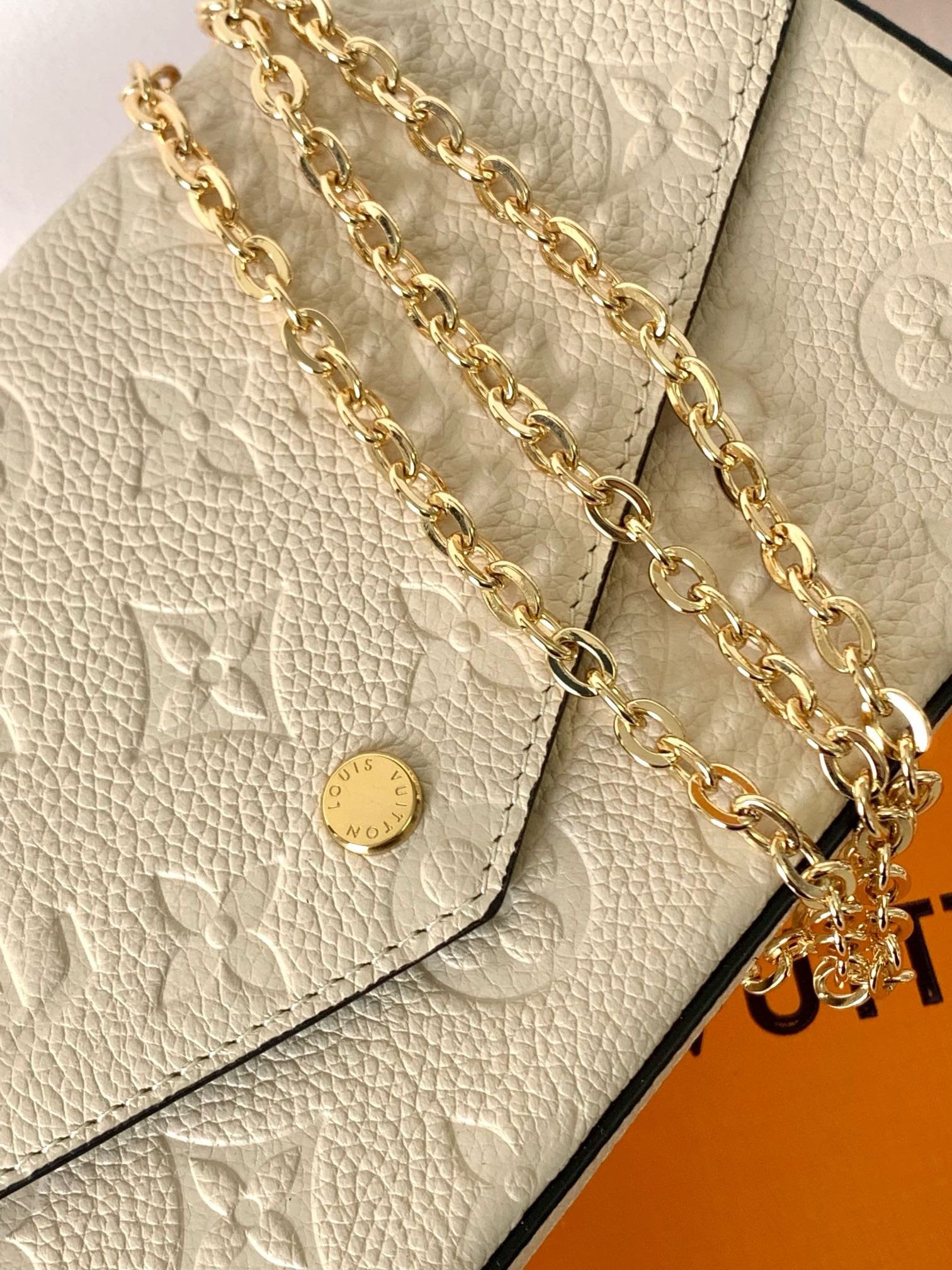 L0vis Vvtt0n M82363 Félicie Pochette