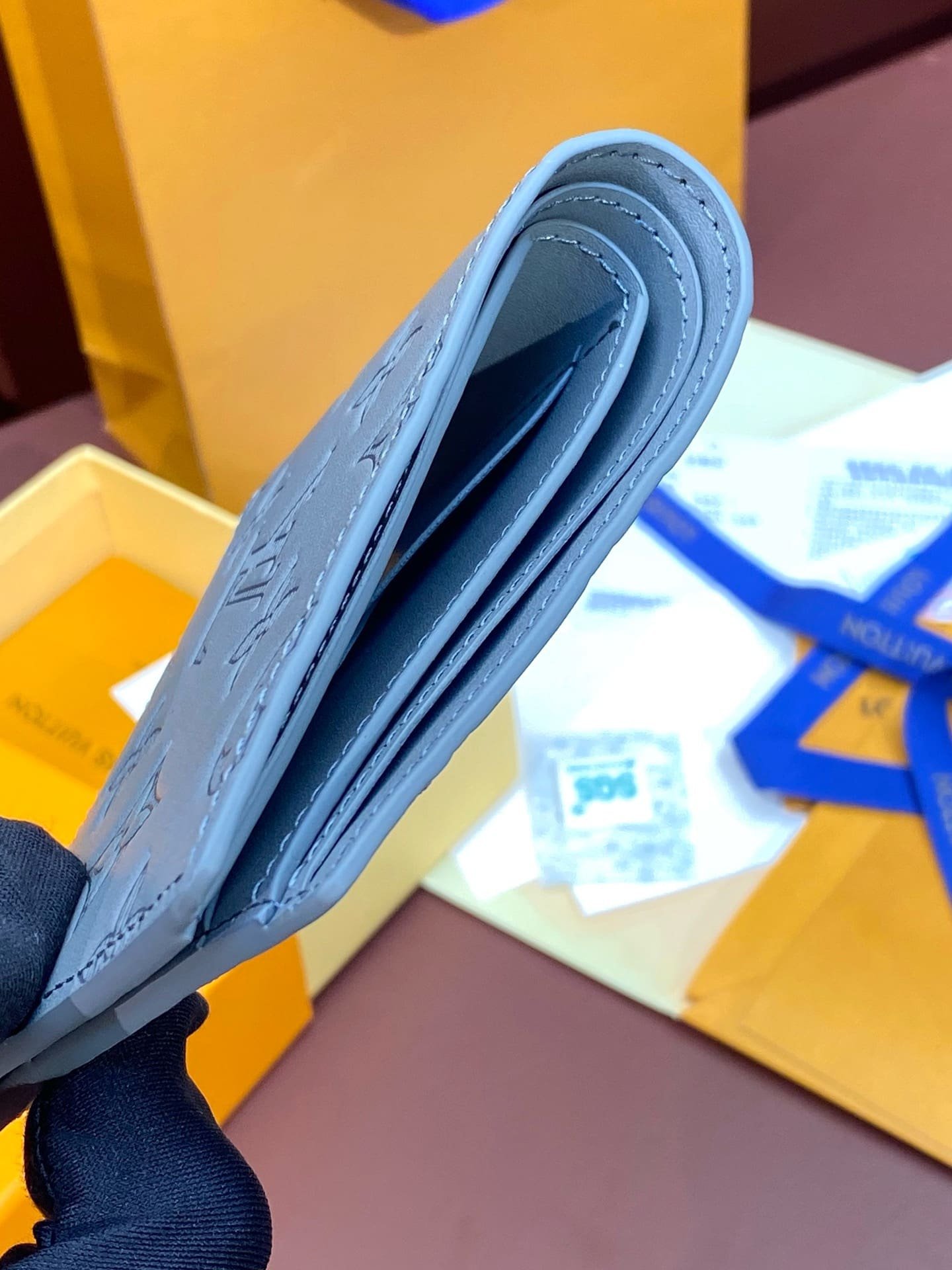 L0vis Vvtt0n M81383 Multiple Wallet