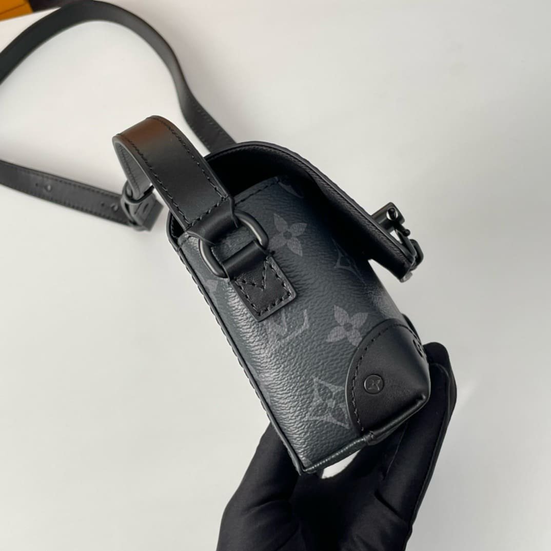 L0vis Vvtt0n M81783 Steamer Wearable Wallet