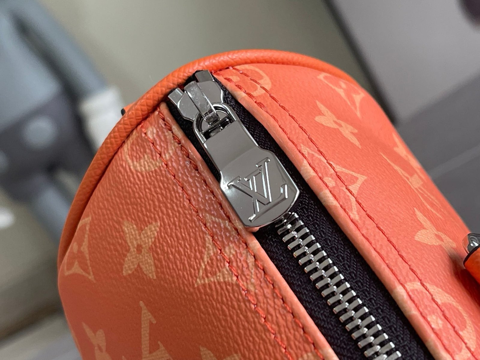 L0vis Vvtt0n M31044 KEEPALL BANDOULIÈRE 25 travel bag