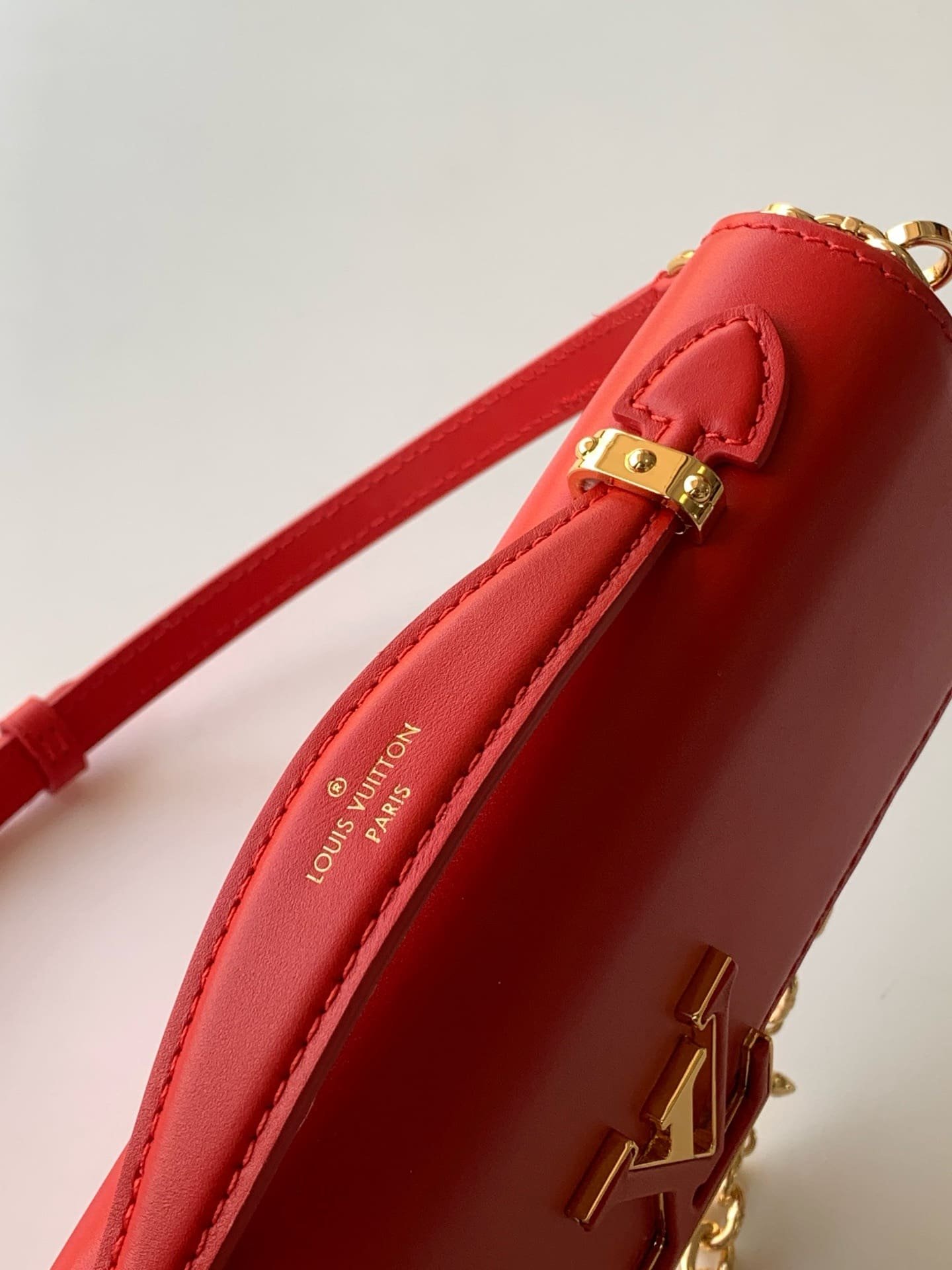L0vis Vvtt0n M12405 Wallet On Chain Capucines