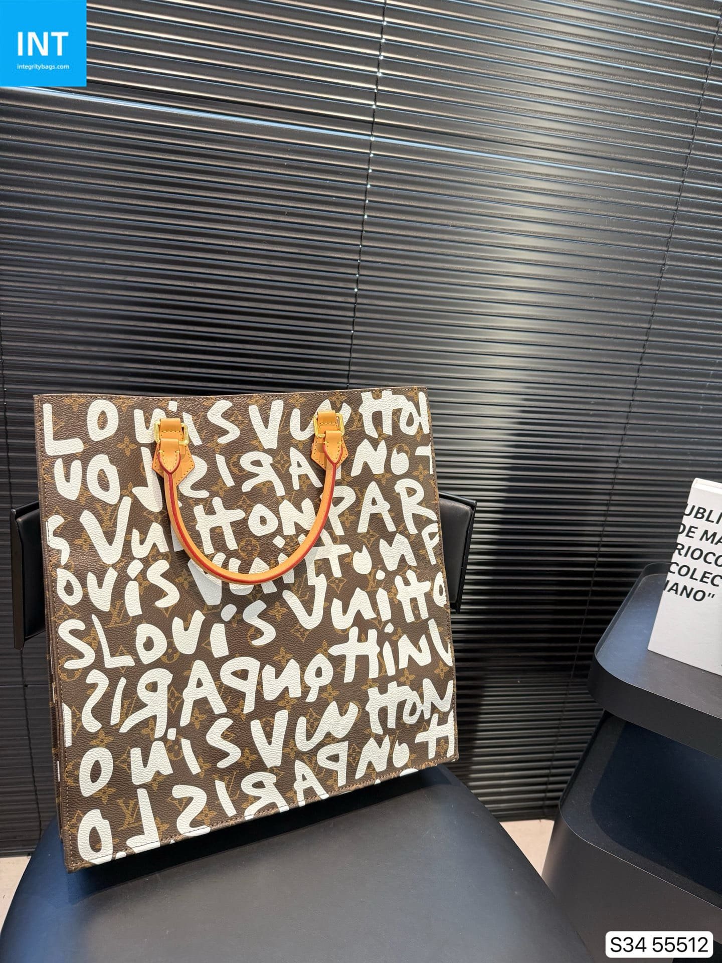 L0vis Vvtt0n Graffiti Bag