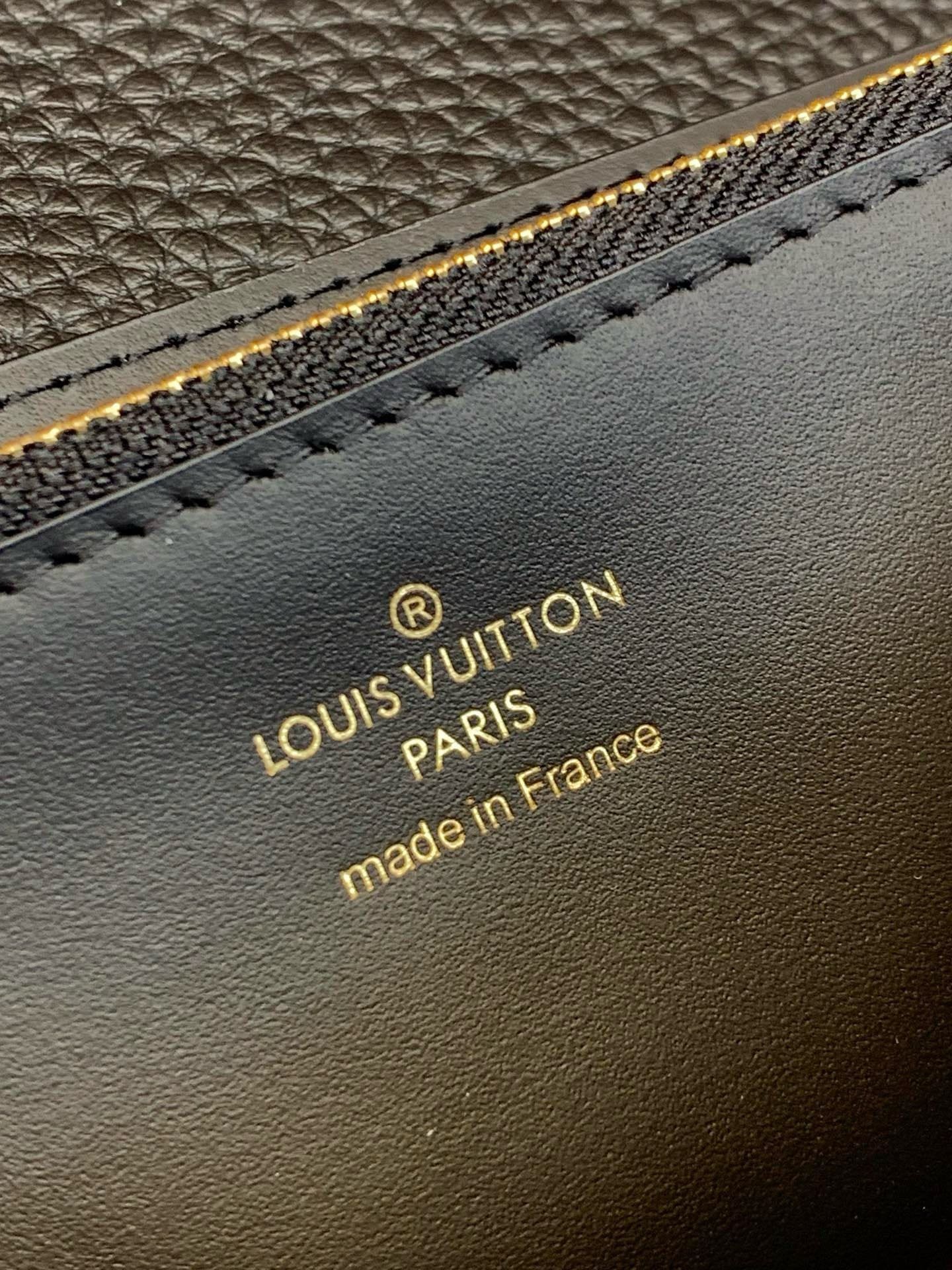 L0vis Vvtt0n M64551 Capucines Wallet