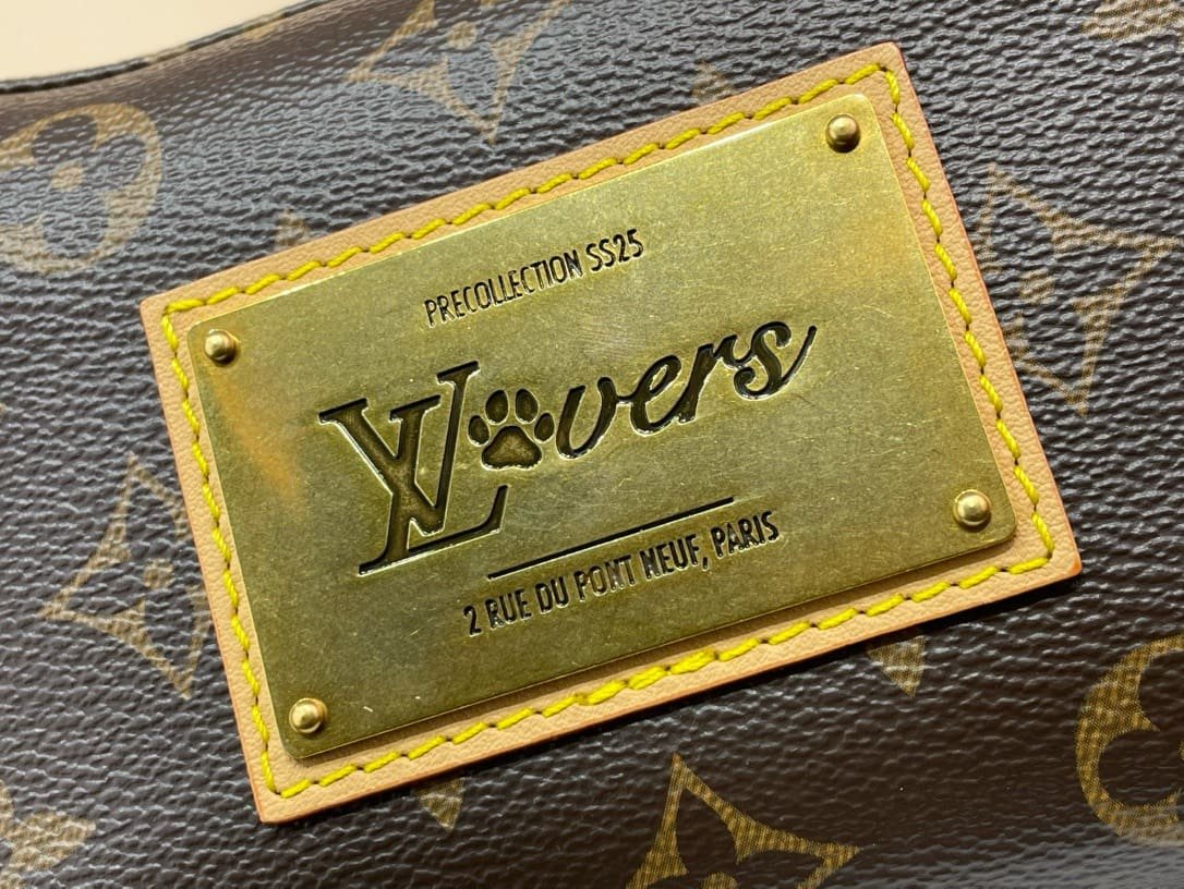L0vis Vvtt0n M12615 Bone Wearable Wallet