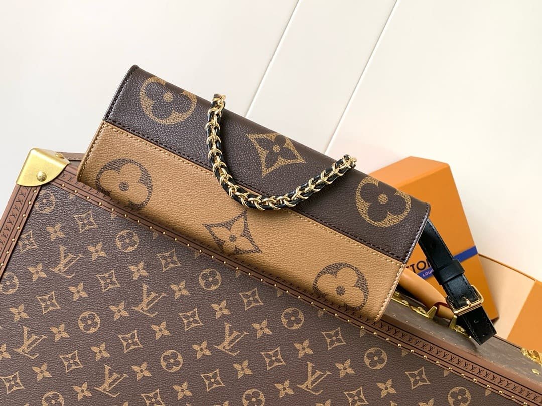 L0vis Vvtt0n M14236 OnTheGo East West Chain