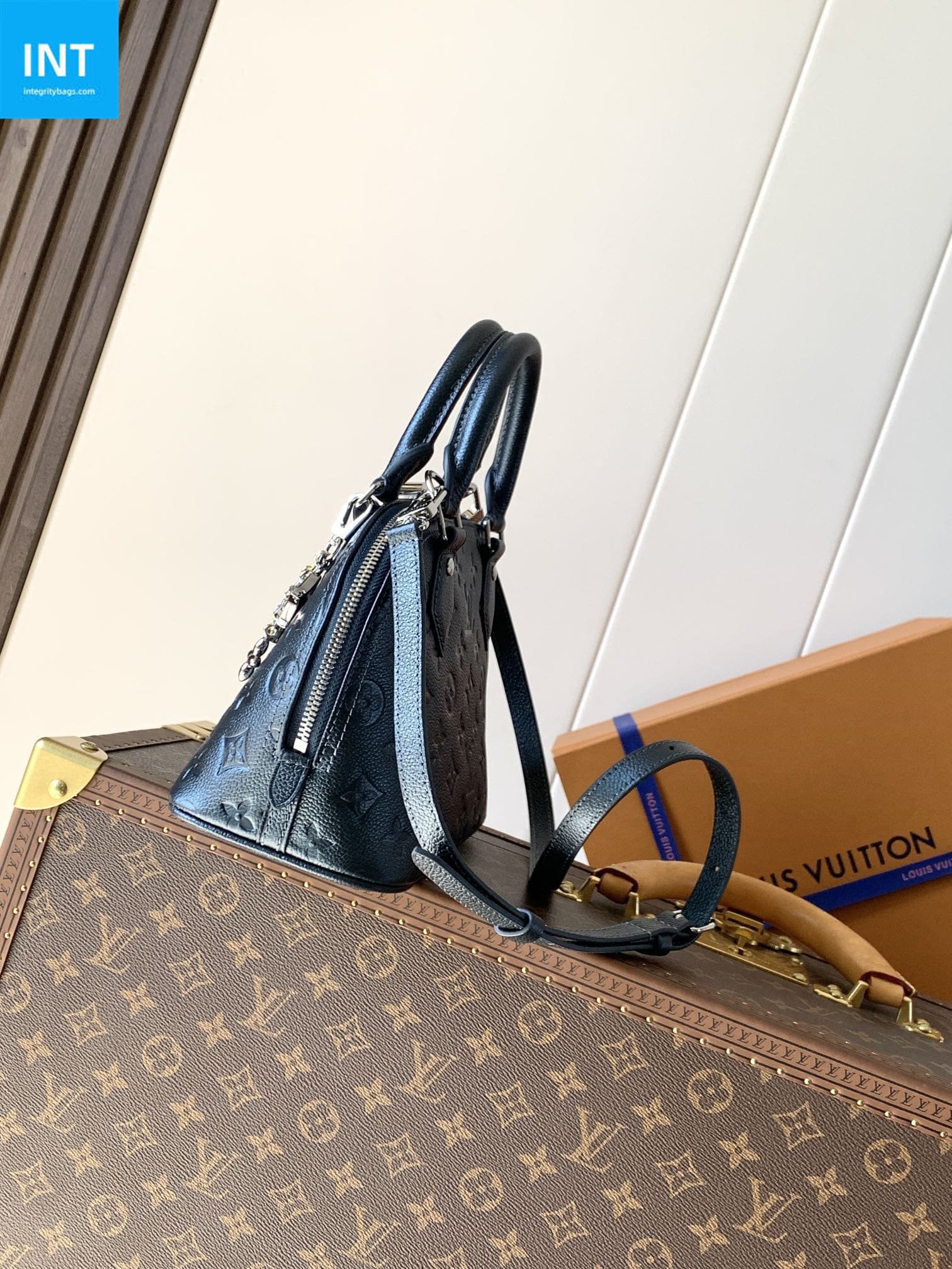 L0vis Vvtt0n M26686 Alma BB