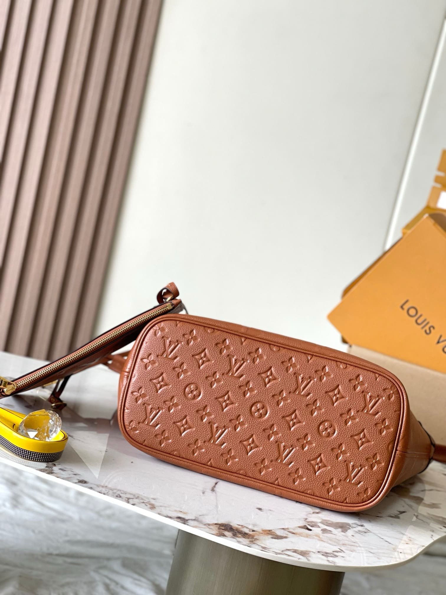 L0vis Vvtt0n M12605 Neverfull MM