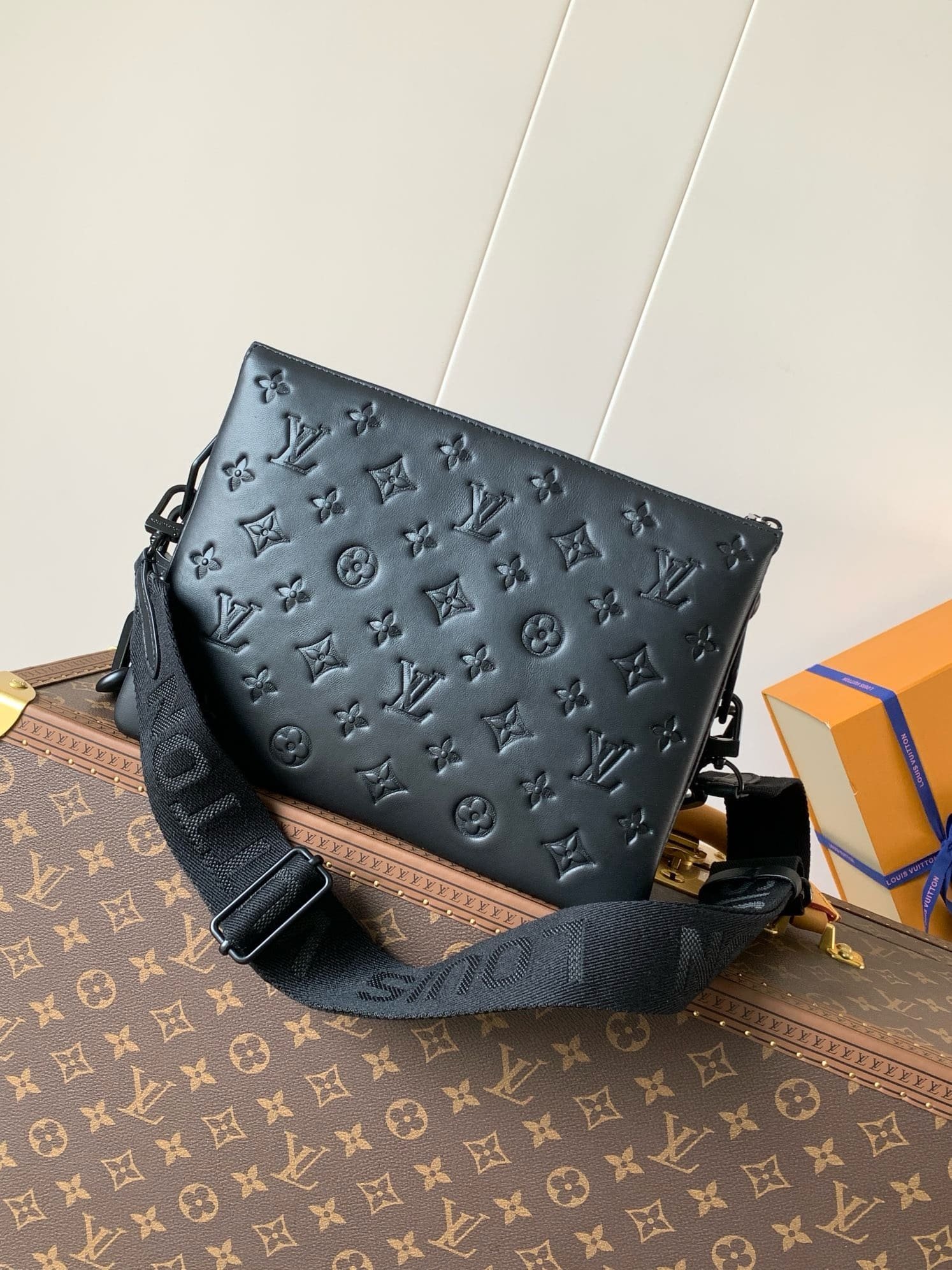 L0vis Vvtt0n M11370 COUSSIN Small Bag