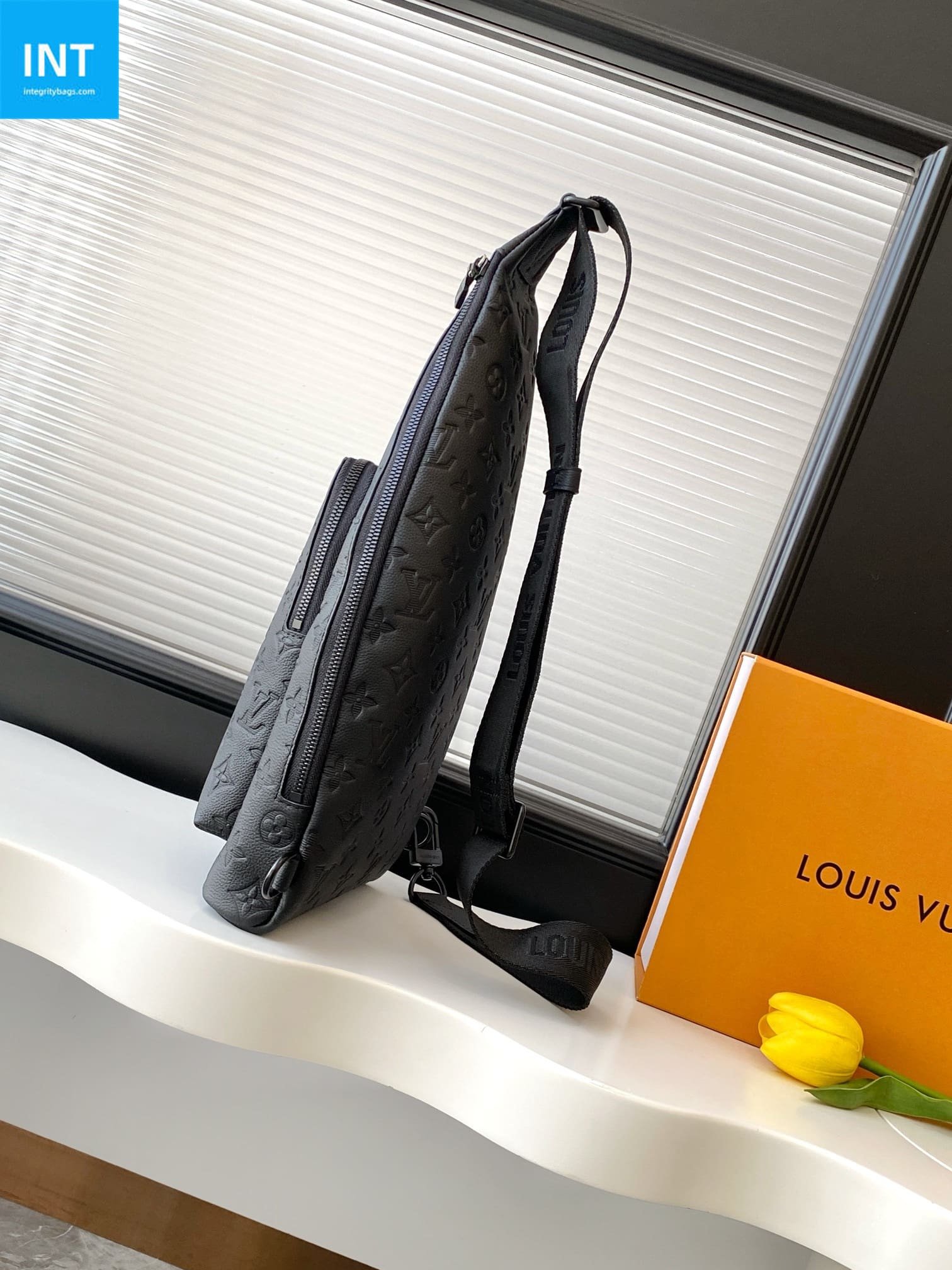 L0vis Vvtt0n M26730 Duo Slingbag