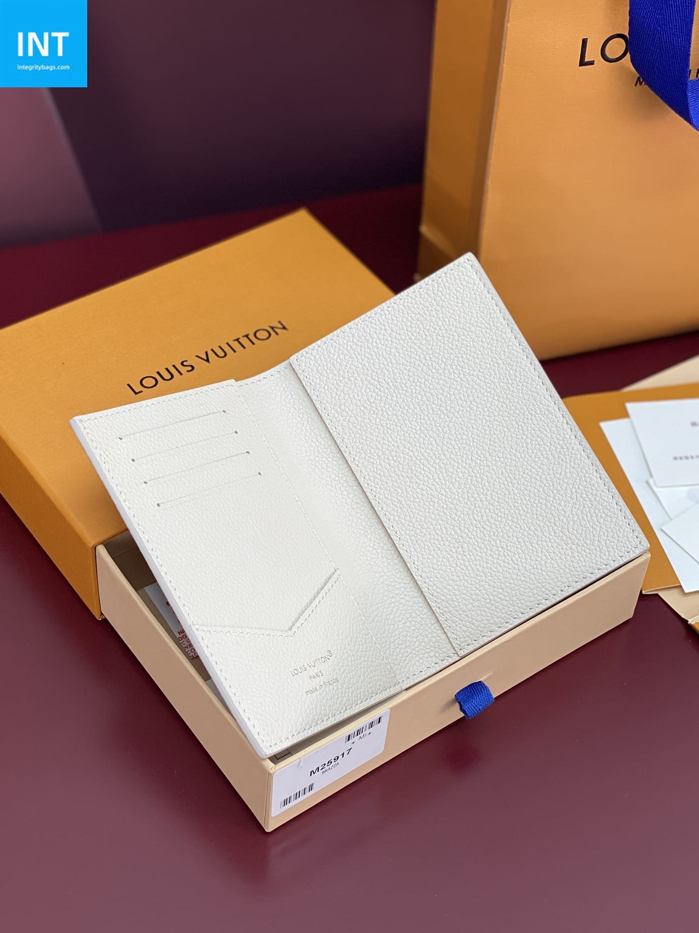 L0vis Vvtt0n M25917 Passport Cover