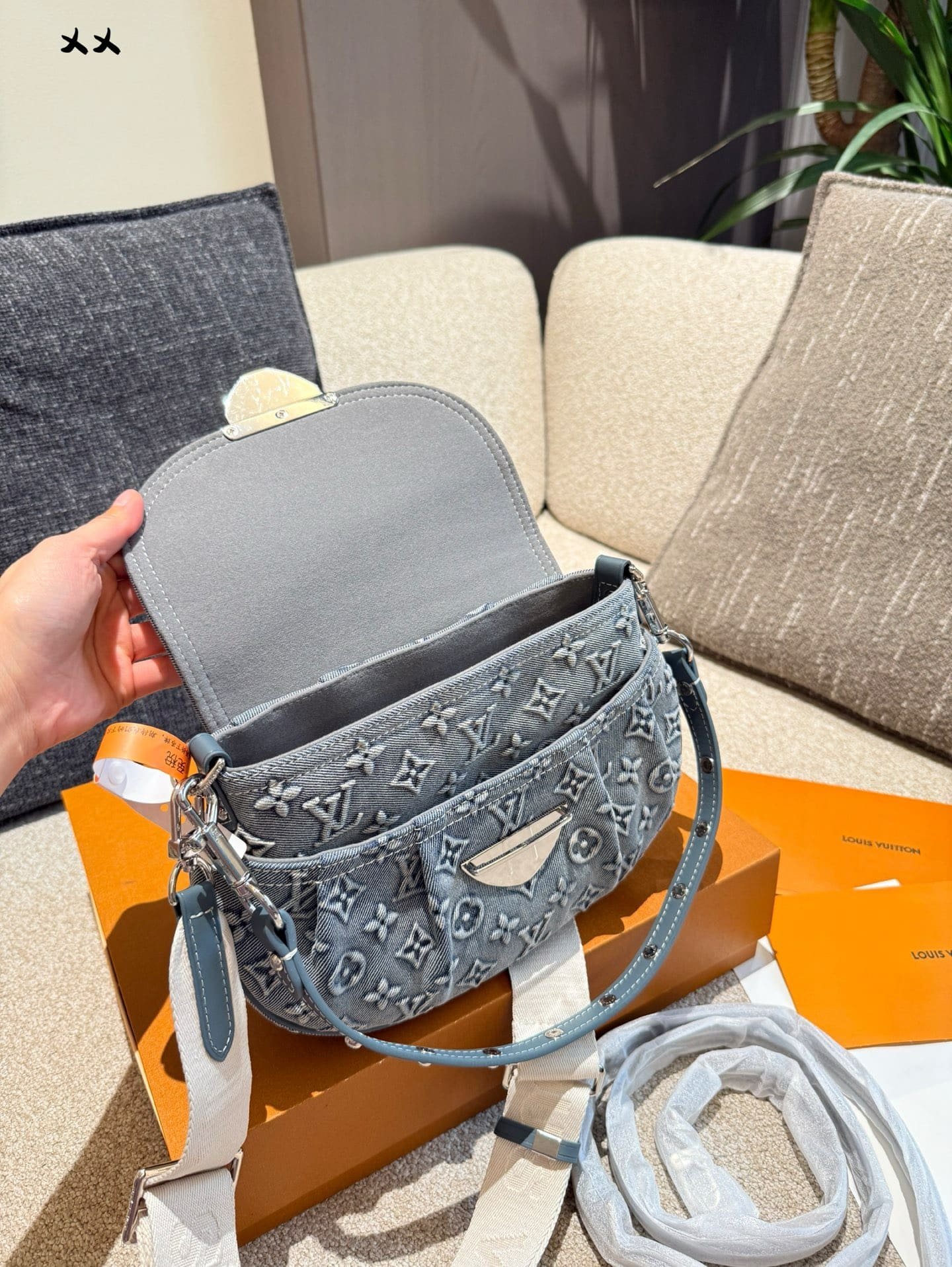 L0vis Vvtt0n denim bag