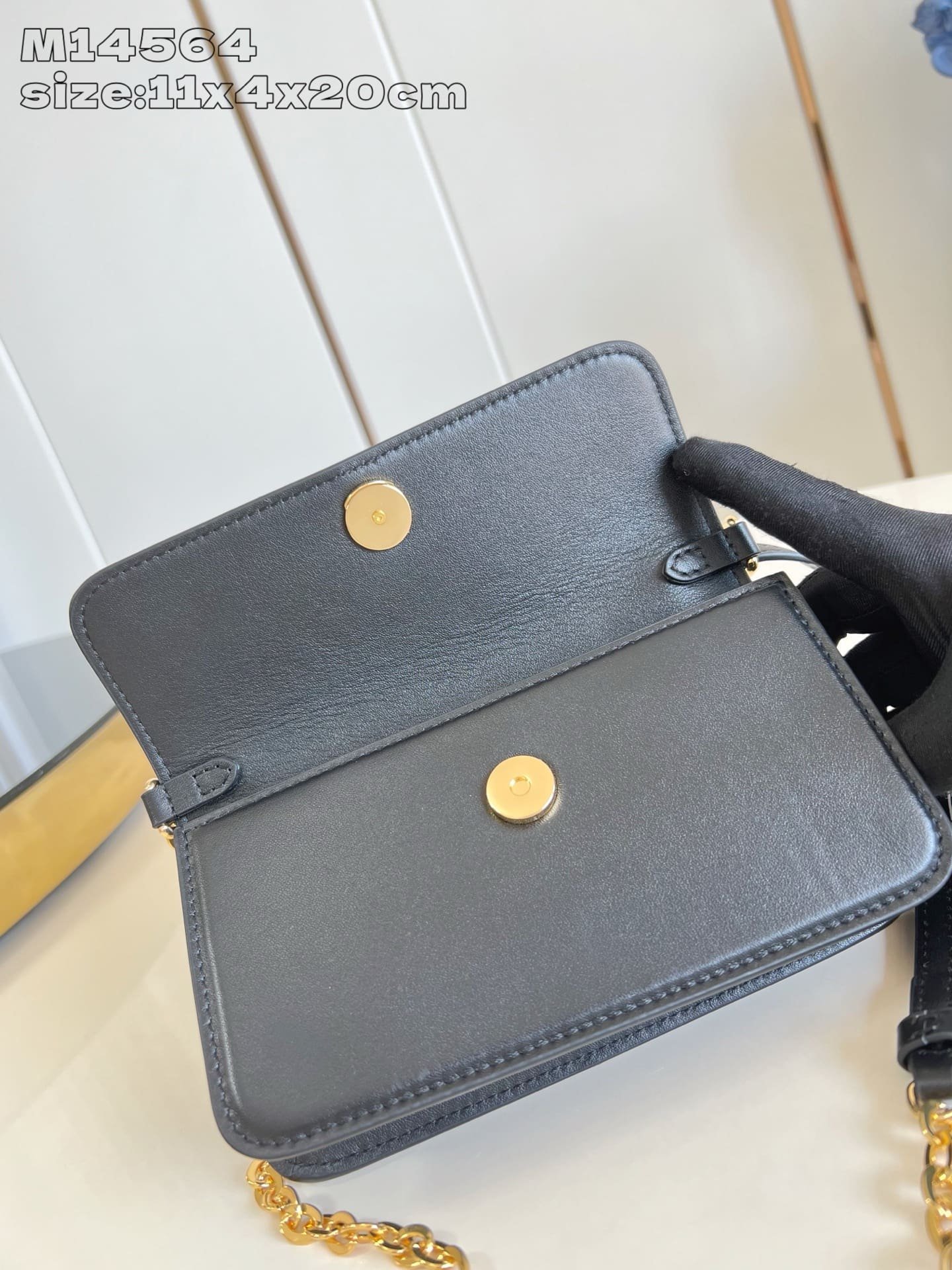 L0vis Vvtt0n M14564 Wallet On Chain LV Bloom