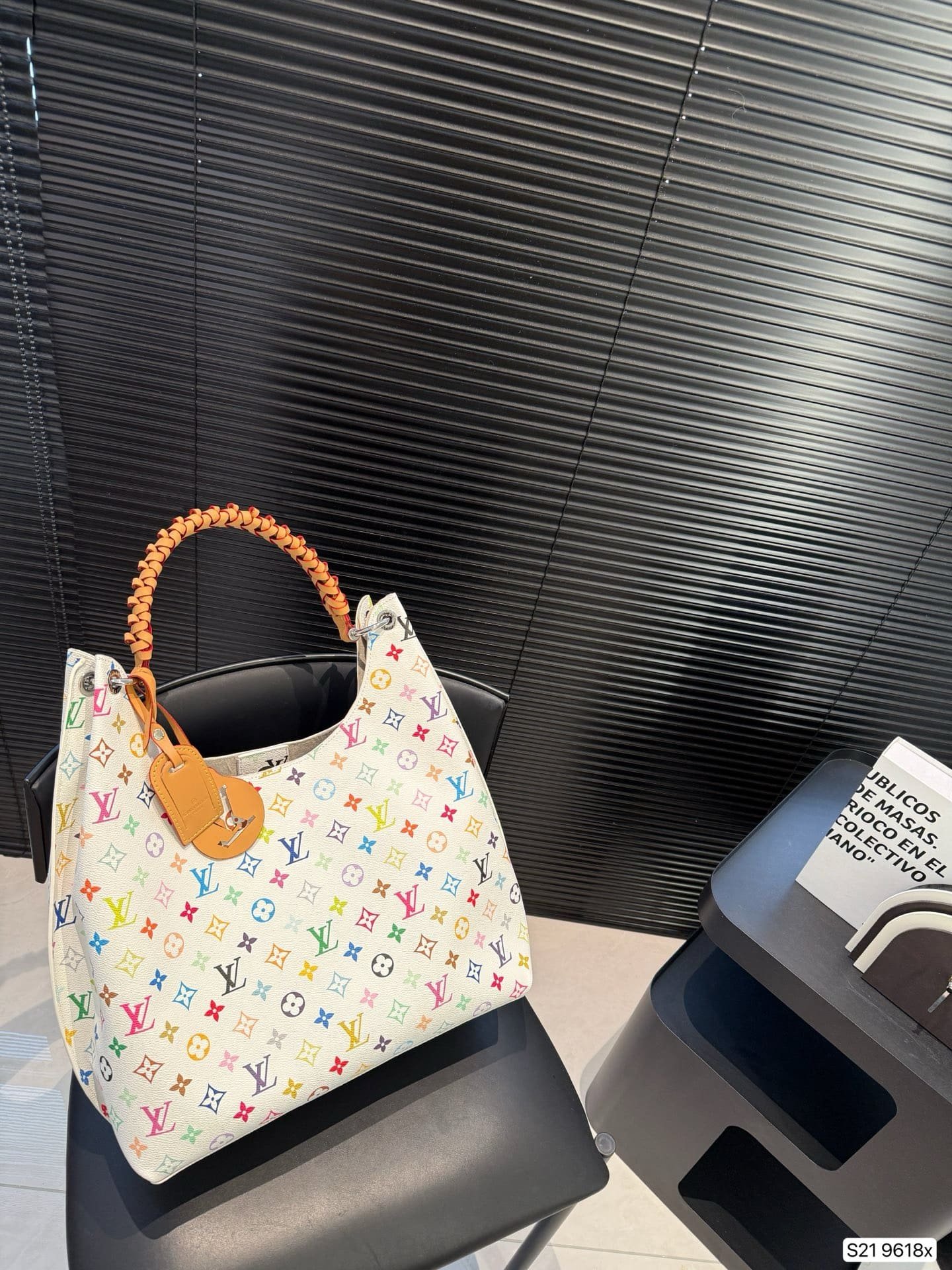 L0vis Vvtt0n tote bag
