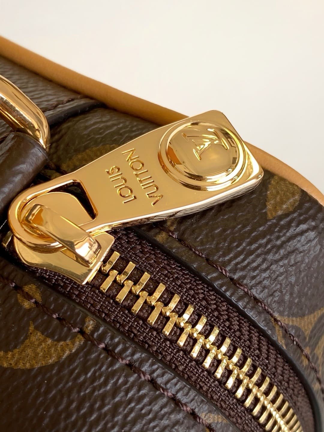L0vis Vvtt0n M14058 Trocadéro Wearable Wallet