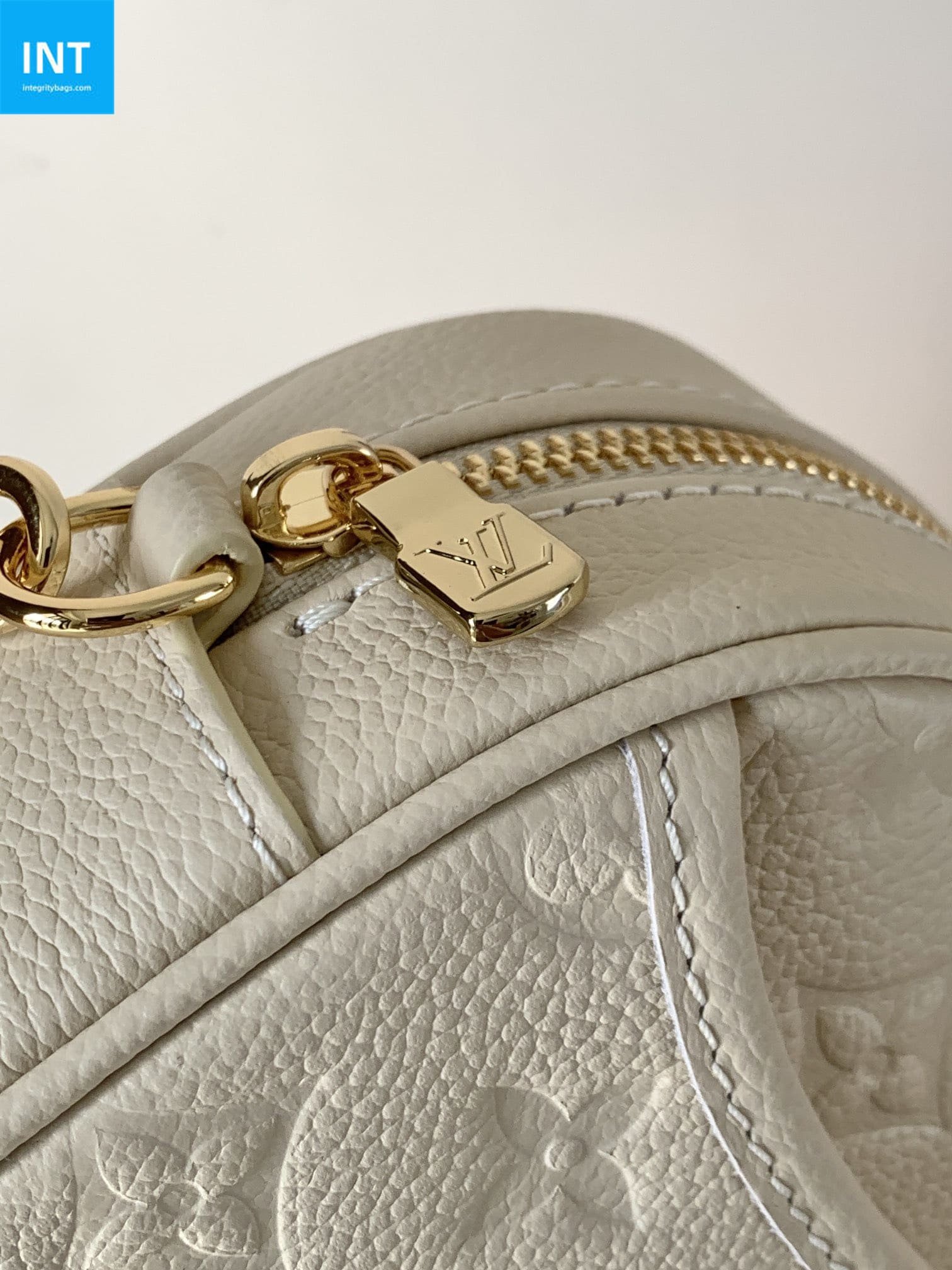 L0vis Vvtt0n M26509 Tiny Camera Bag