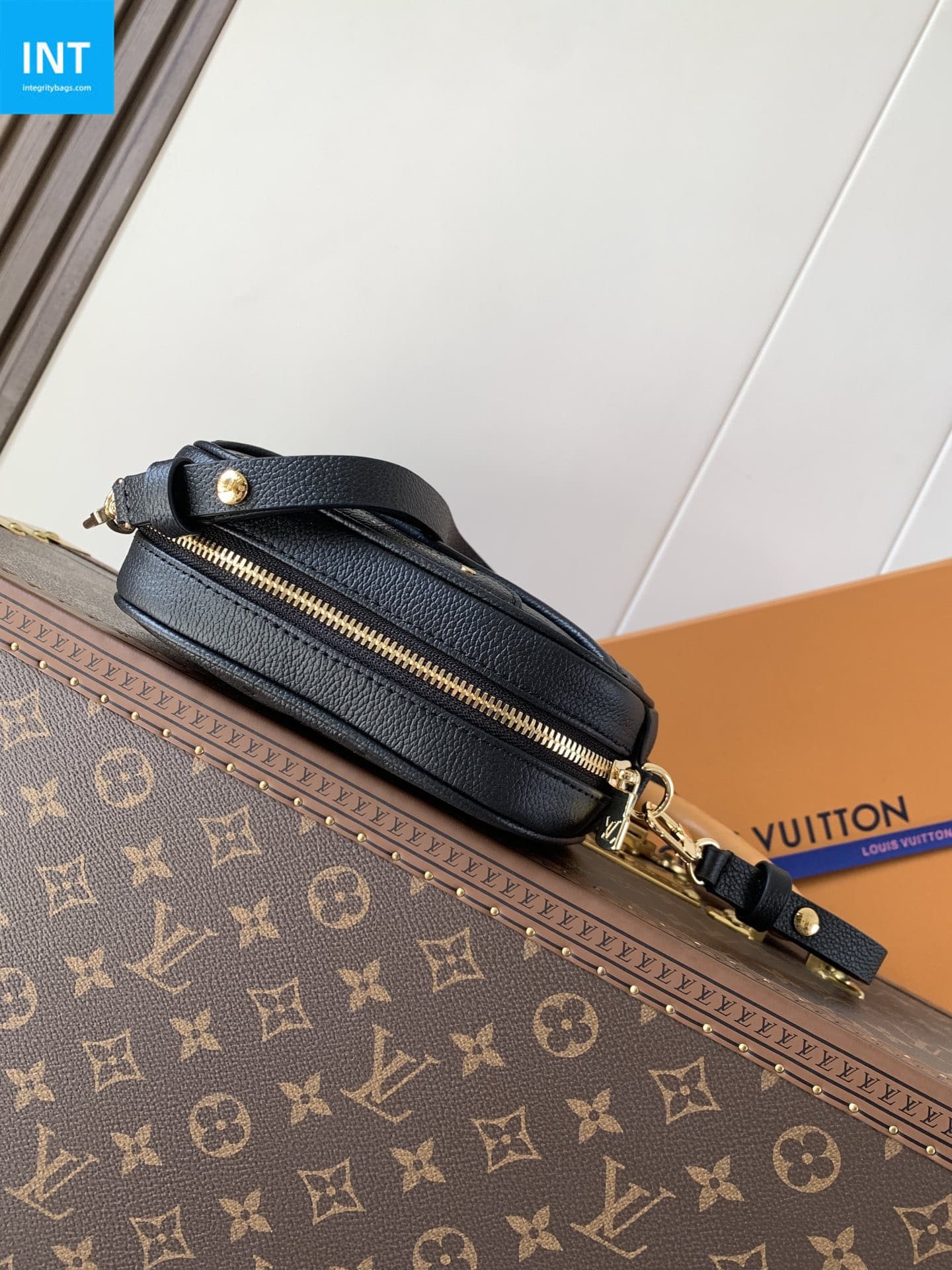 L0vis Vvtt0n M25518 Tiny Camera Bag